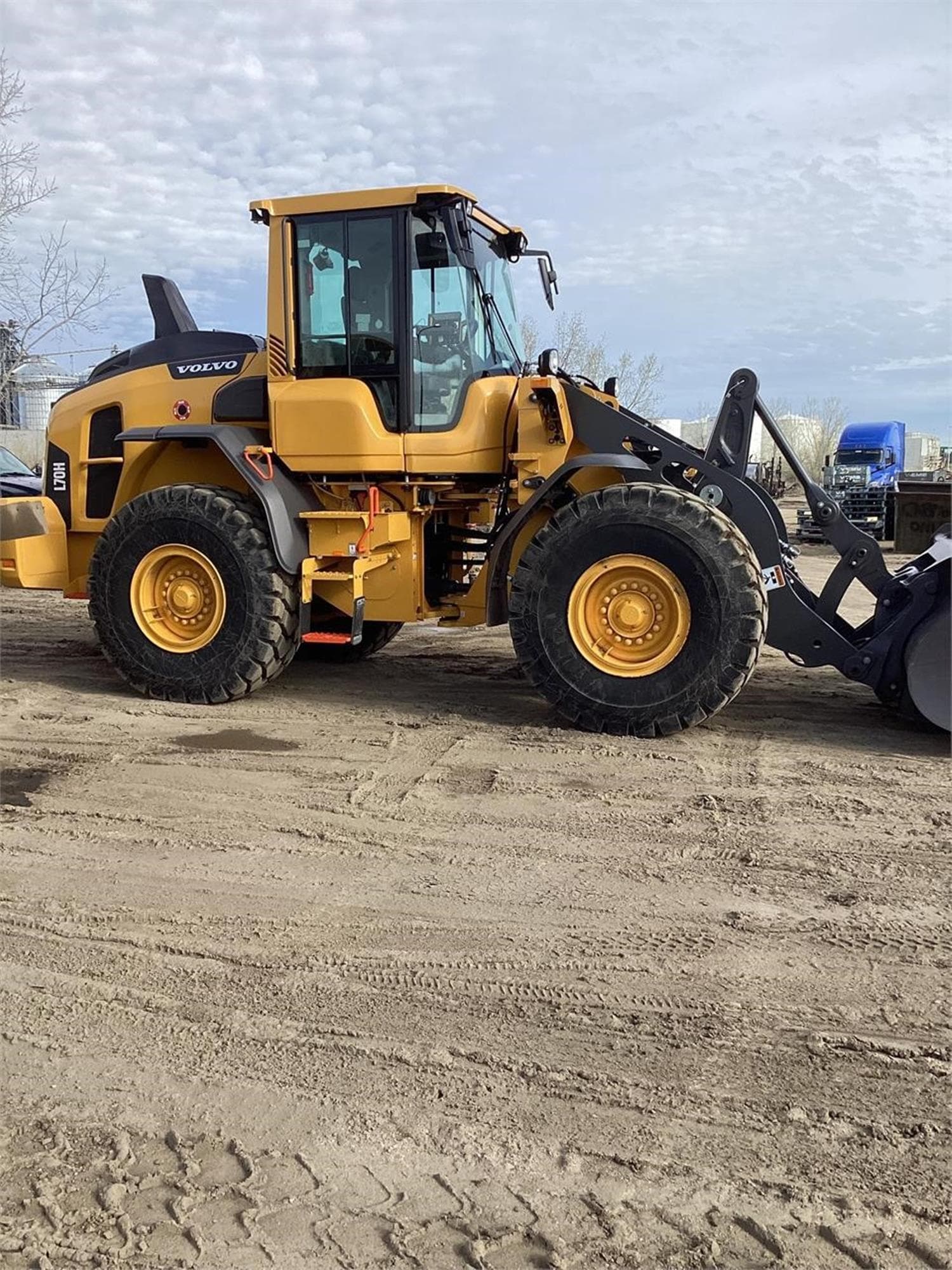 VOLVO L70H s1hCsw5.jpeg