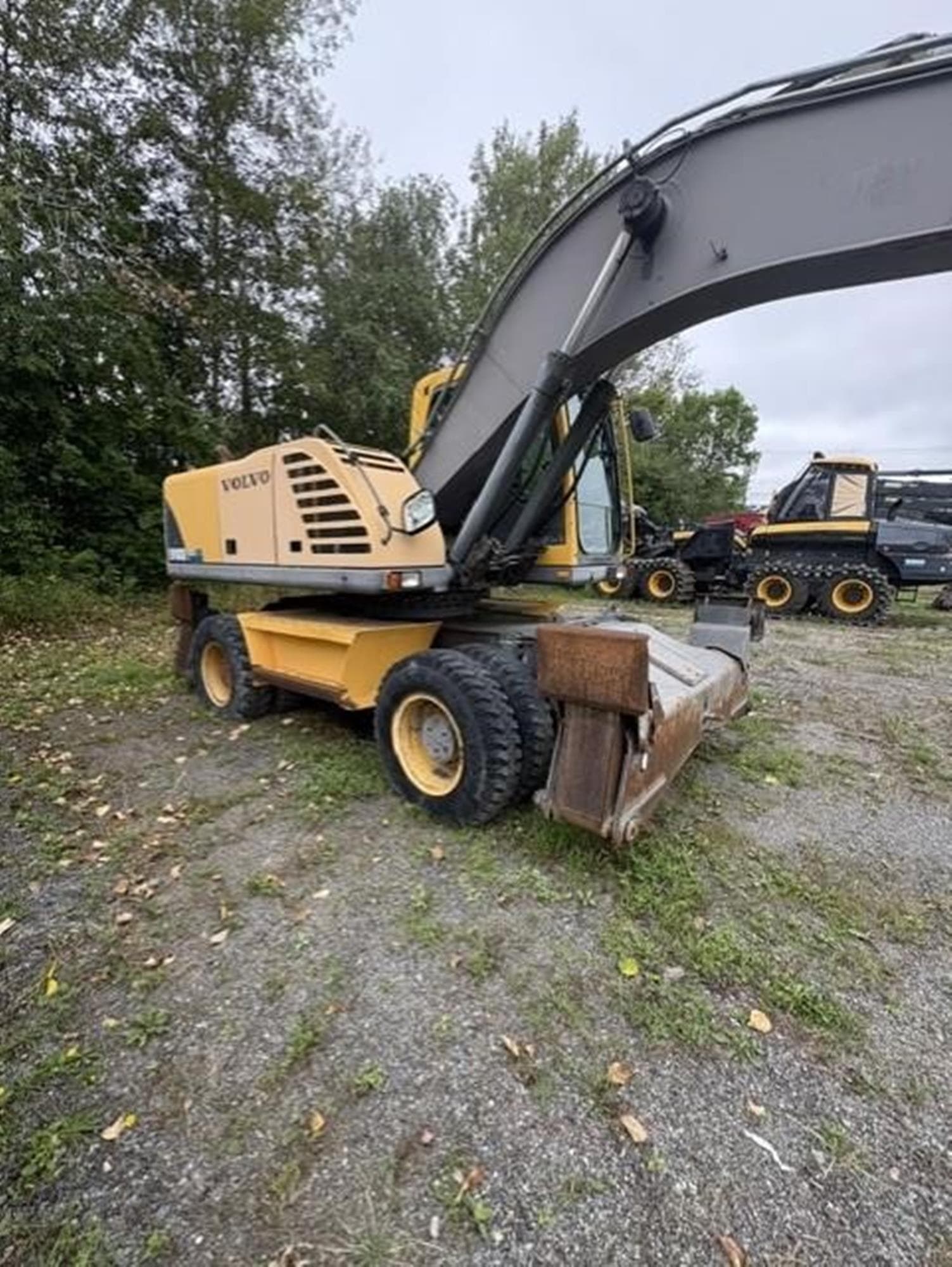 VOLVO EW180B qLpvceW.jpeg