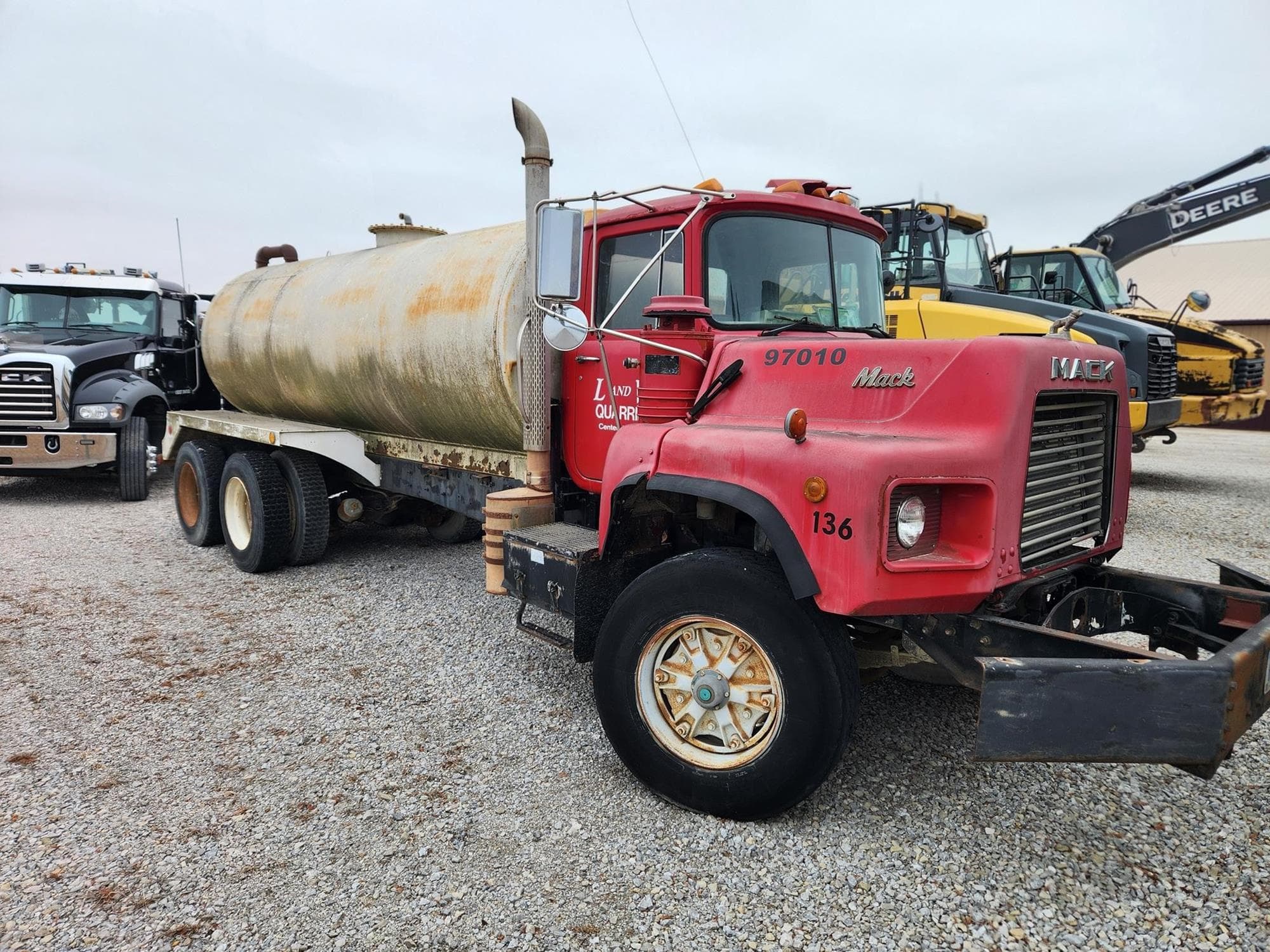 MACK DM690S 9ZSRU8G.jpeg