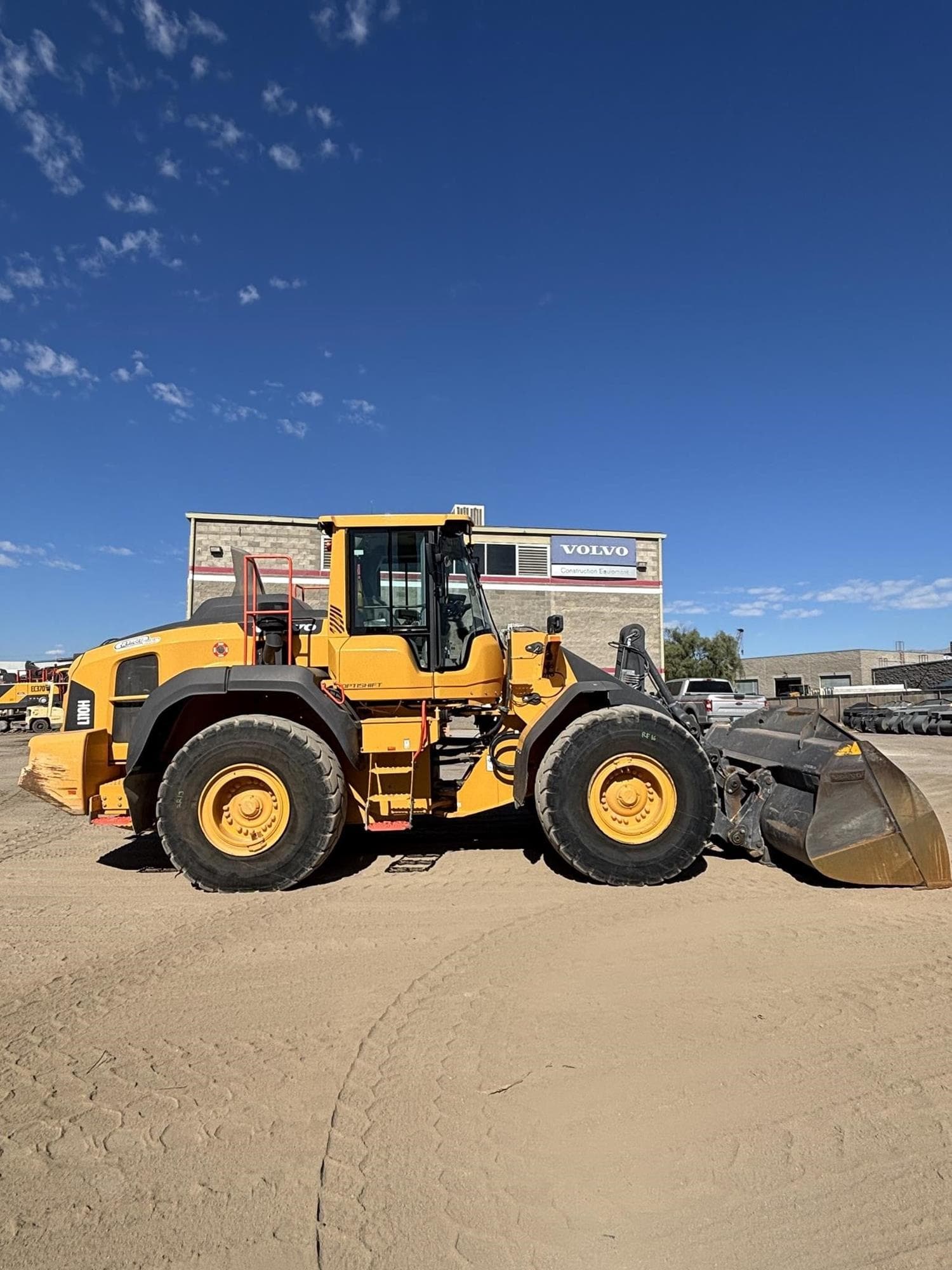 VOLVO L70H SrgLgFb.jpeg