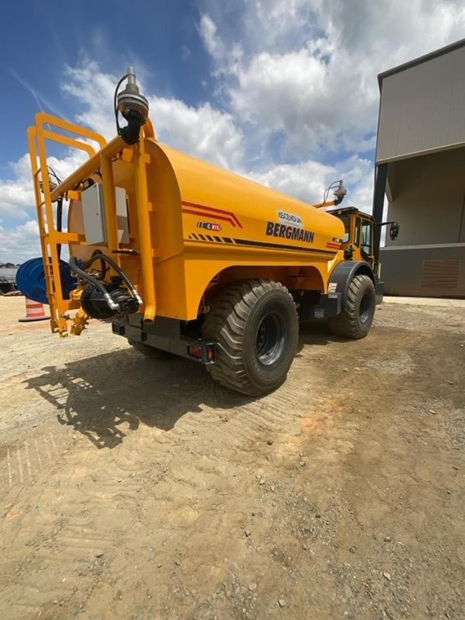 BERGMANN C815S T%2bQk5.jpeg