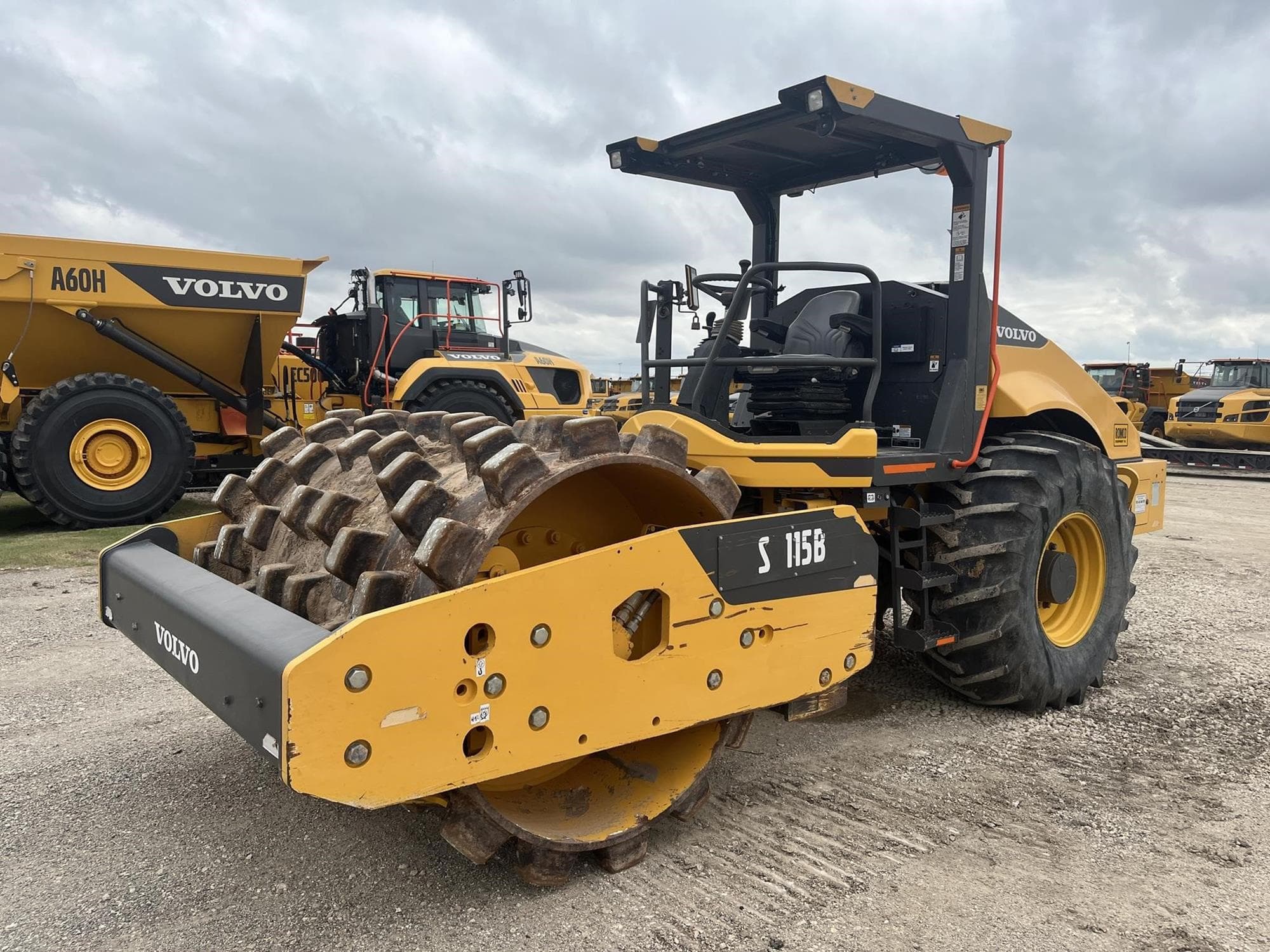 VOLVO SD115B 2byofvx.jpeg
