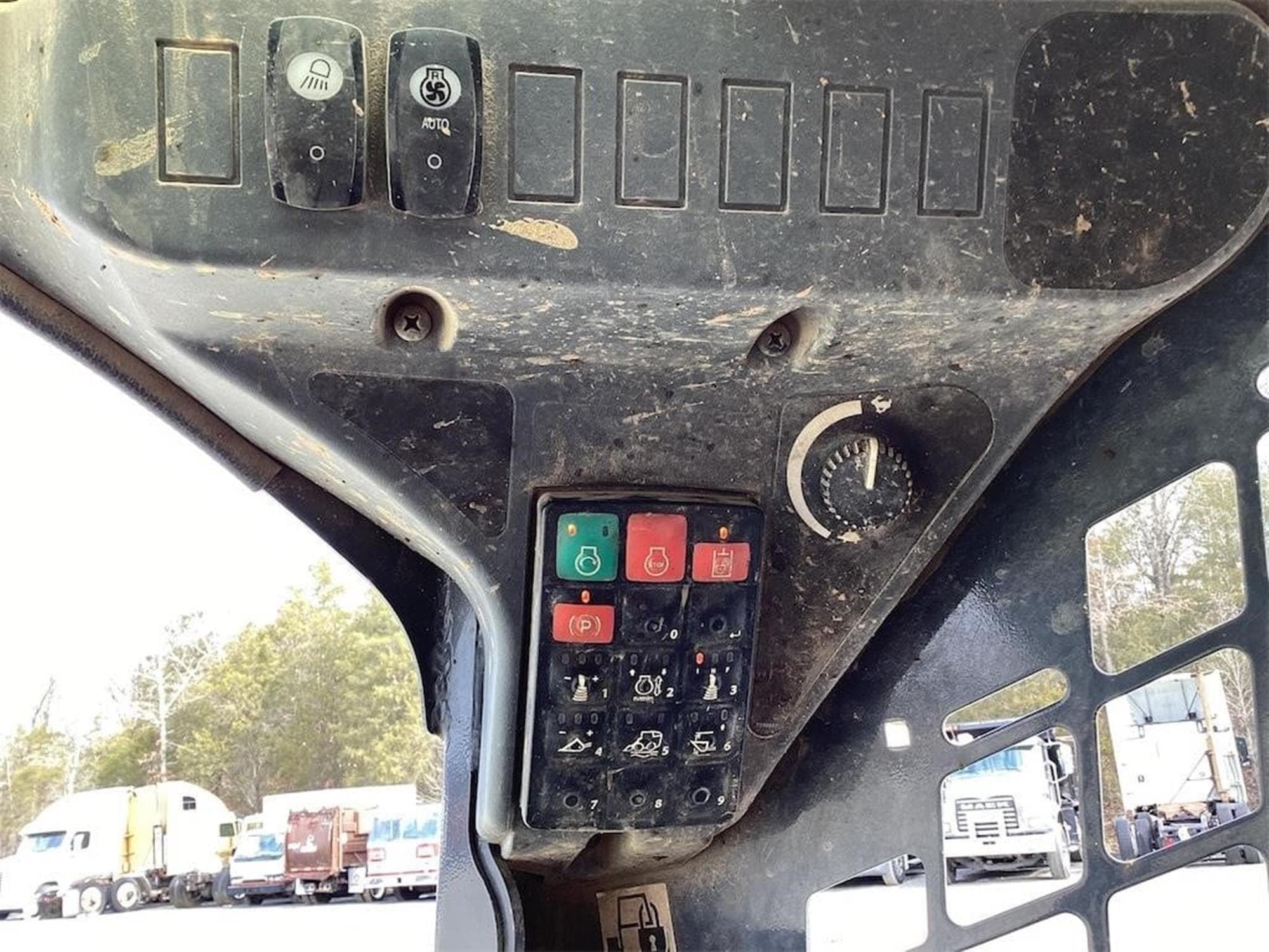 DEERE 331G MGK2sVO.jpeg