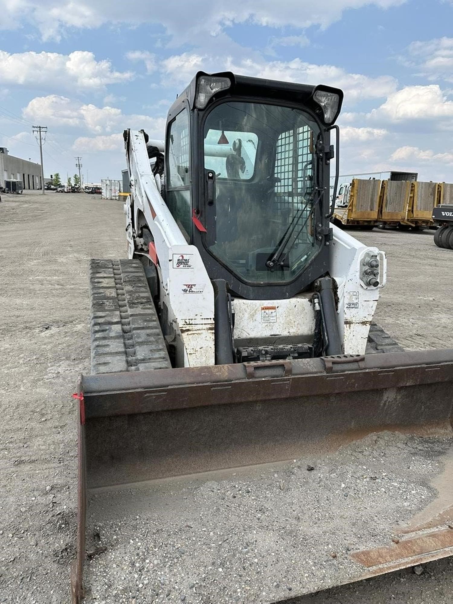BOBCAT T870 Lg7Bhyd.jpeg