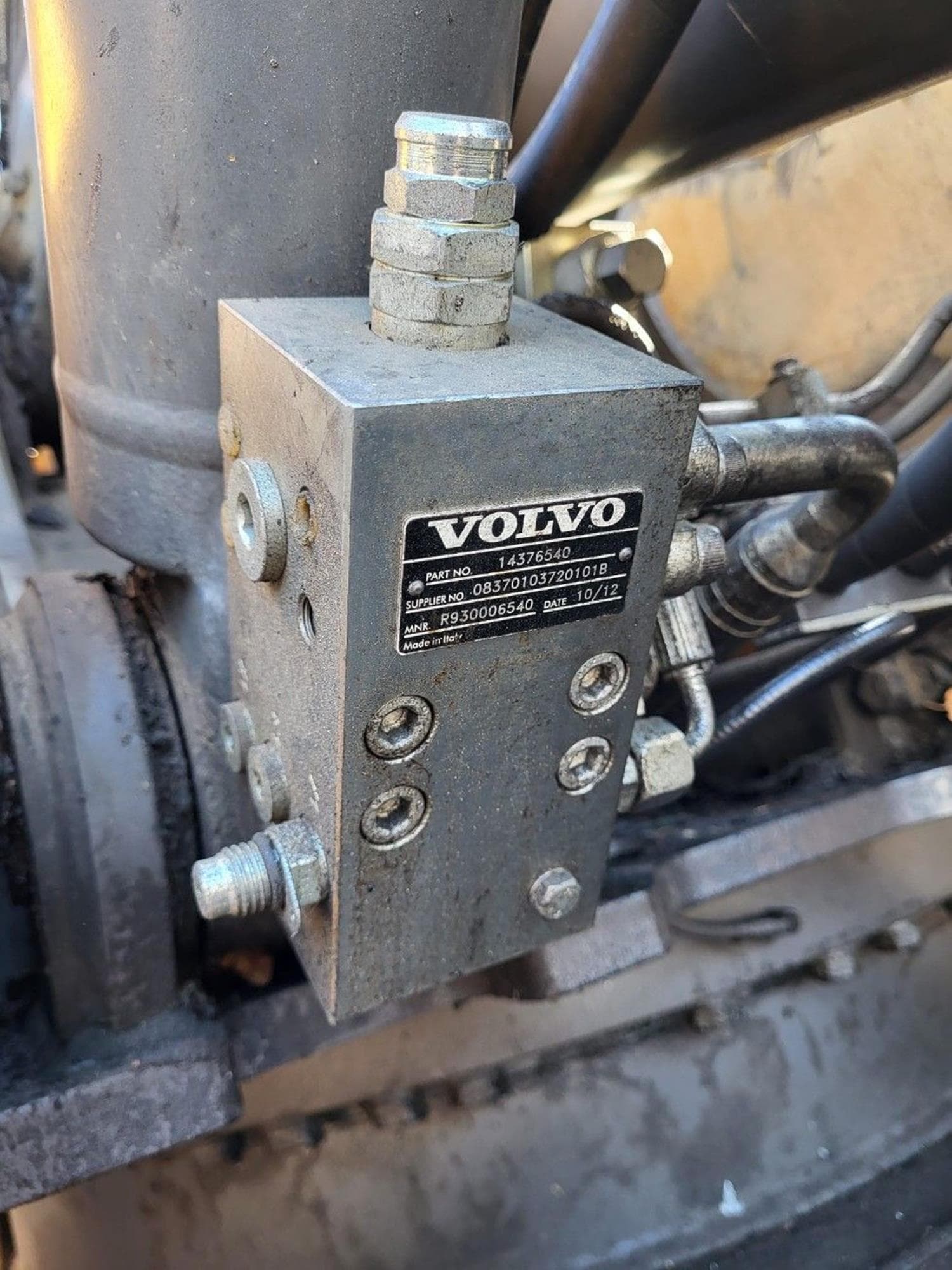 Volvo_safety_valve_14376540_Balavto_1.jpg