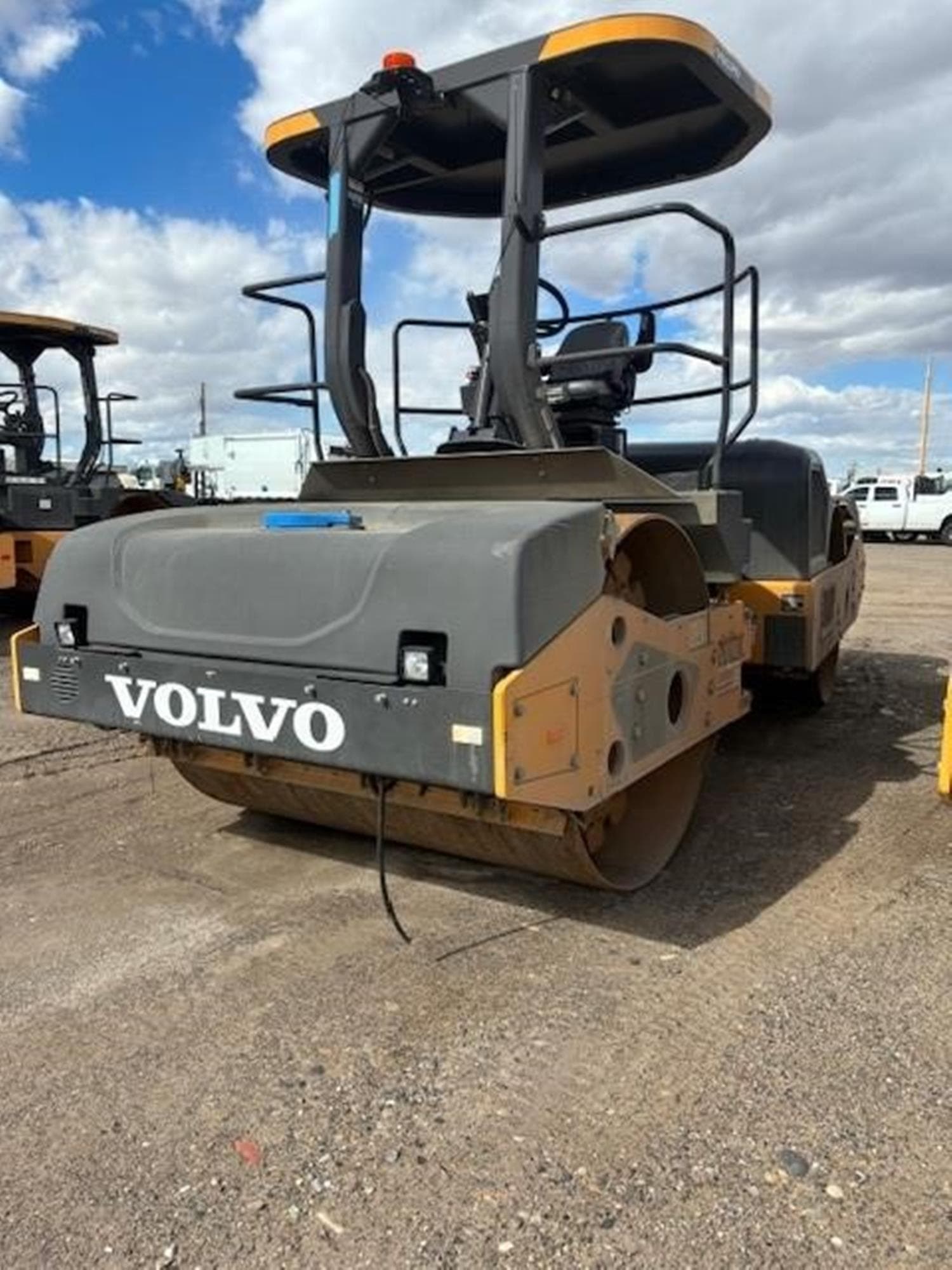 VOLVO DD120C Hx9vnO9.jpeg