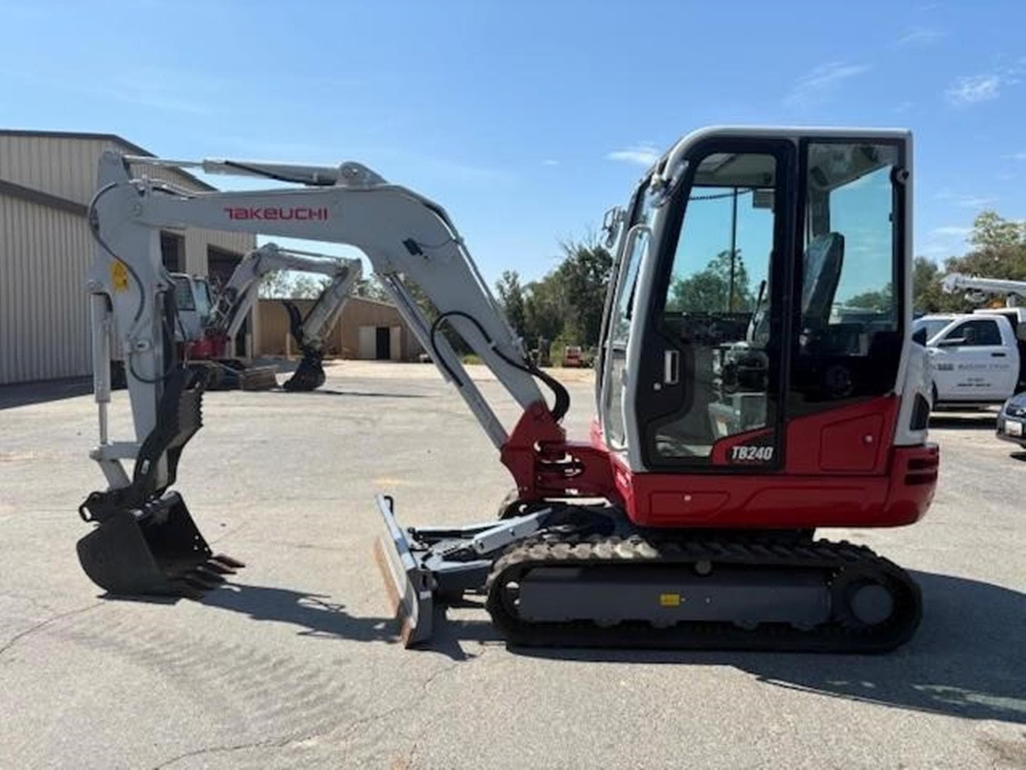 TAKEUCHI TB240 1IQ%2fN.jpeg