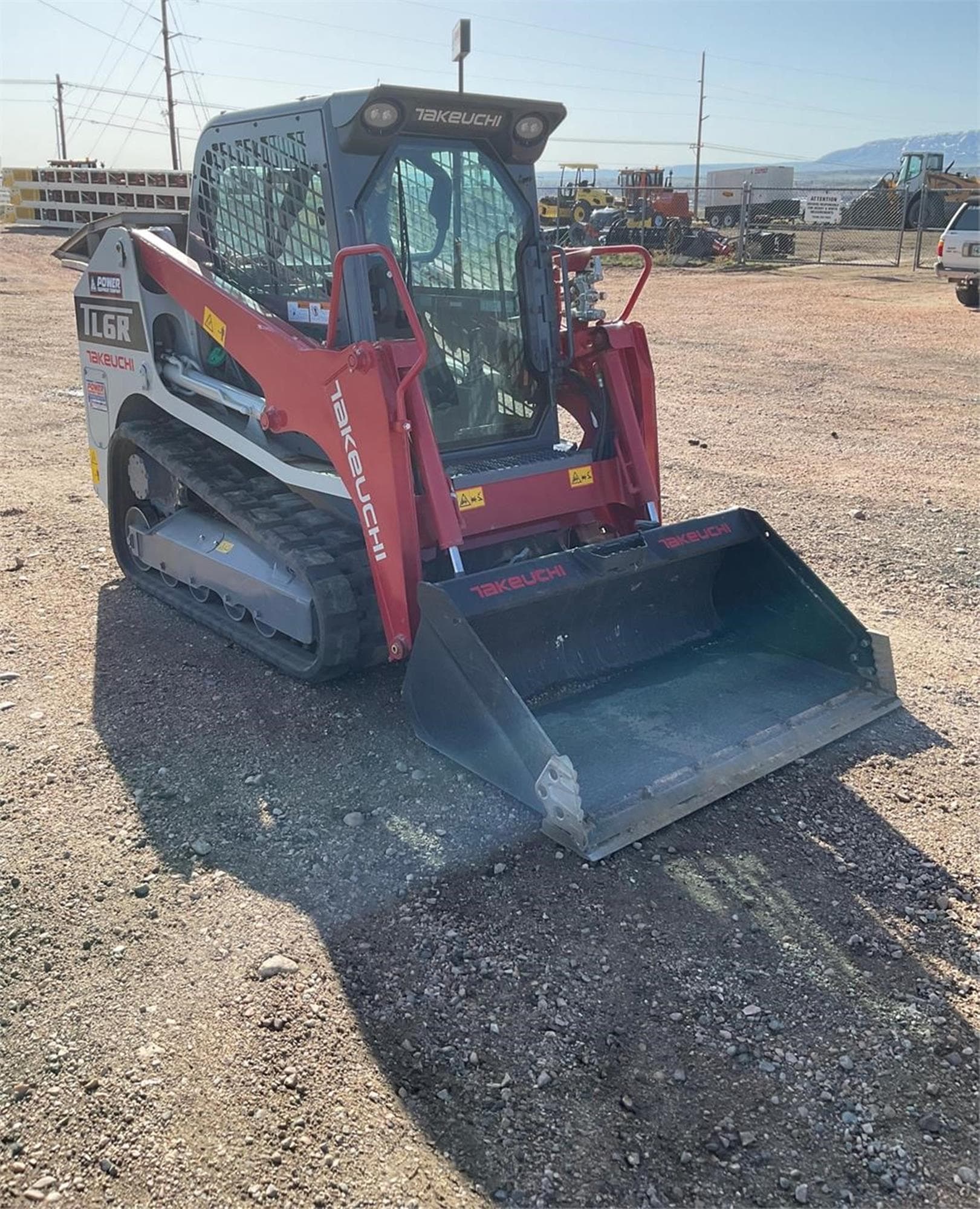 TAKEUCHI TL6R x2yrDYF.jpeg