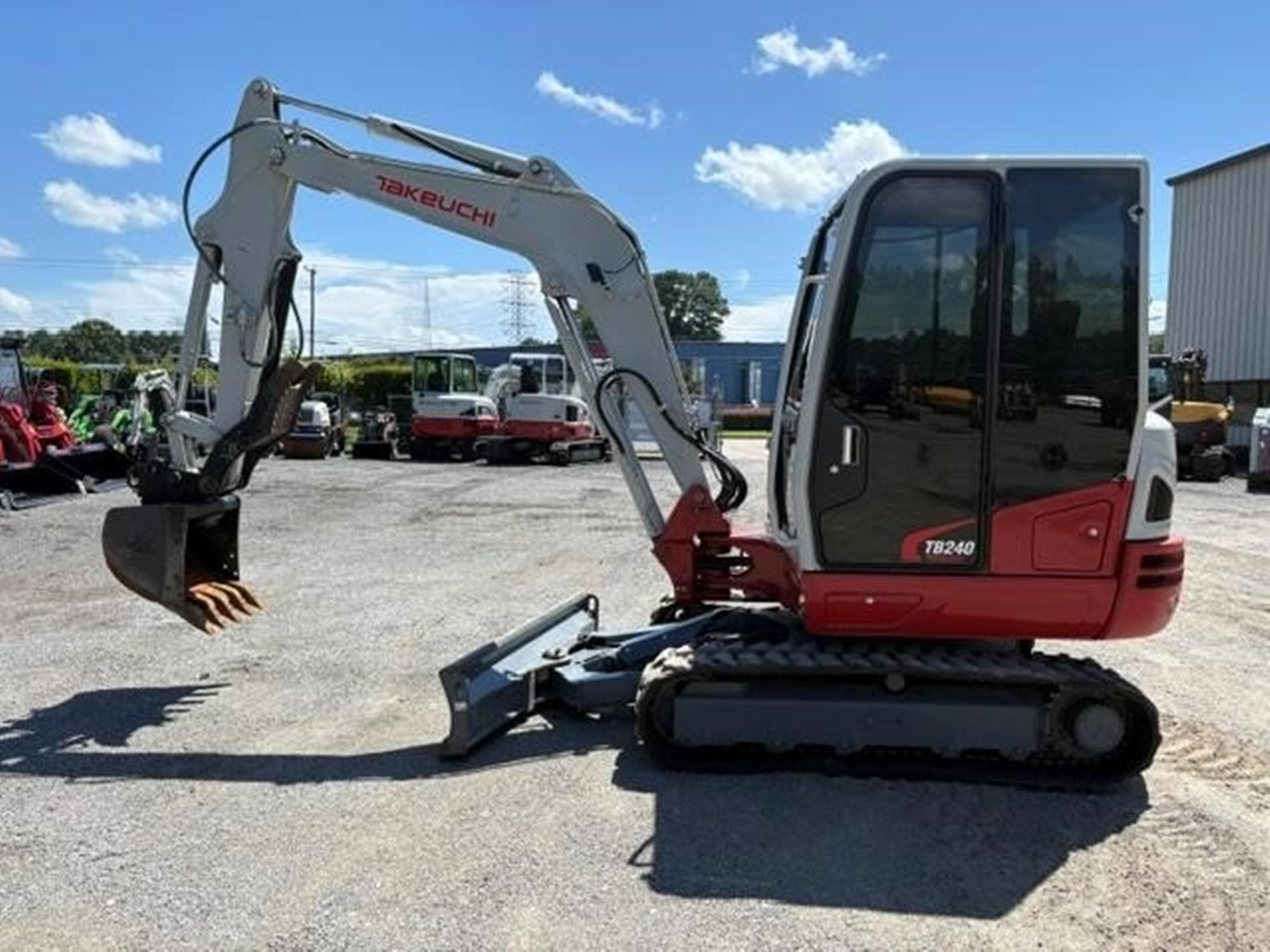 TAKEUCHI TB240 SfFmyoz.jpeg