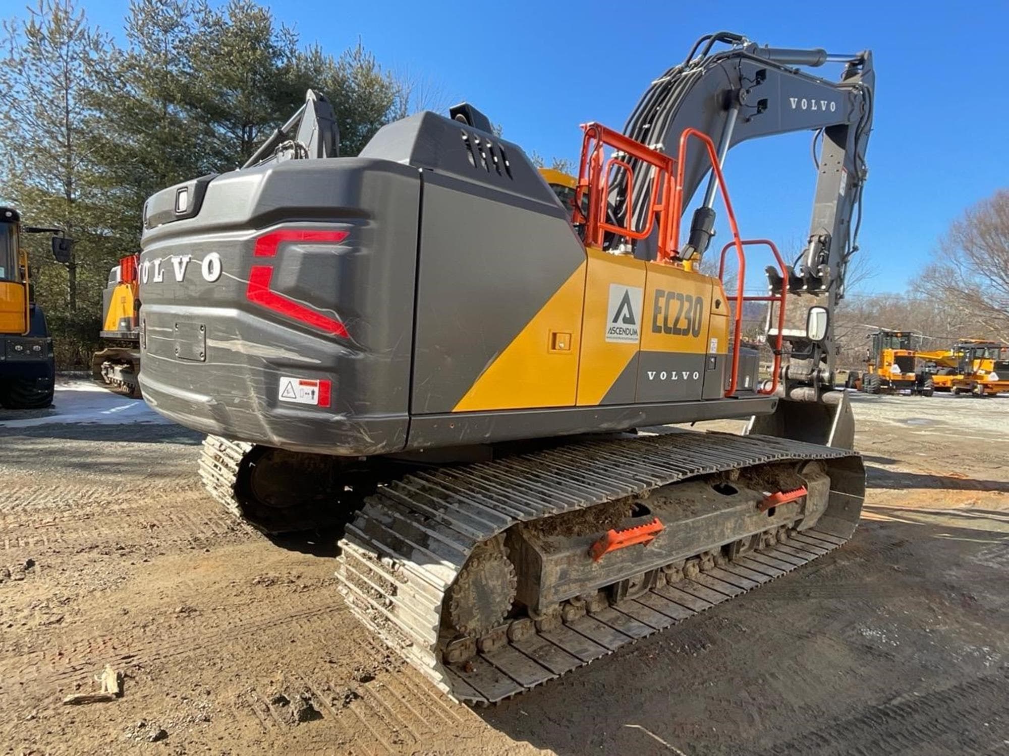 VOLVO EC230 1j6cOxk.jpeg