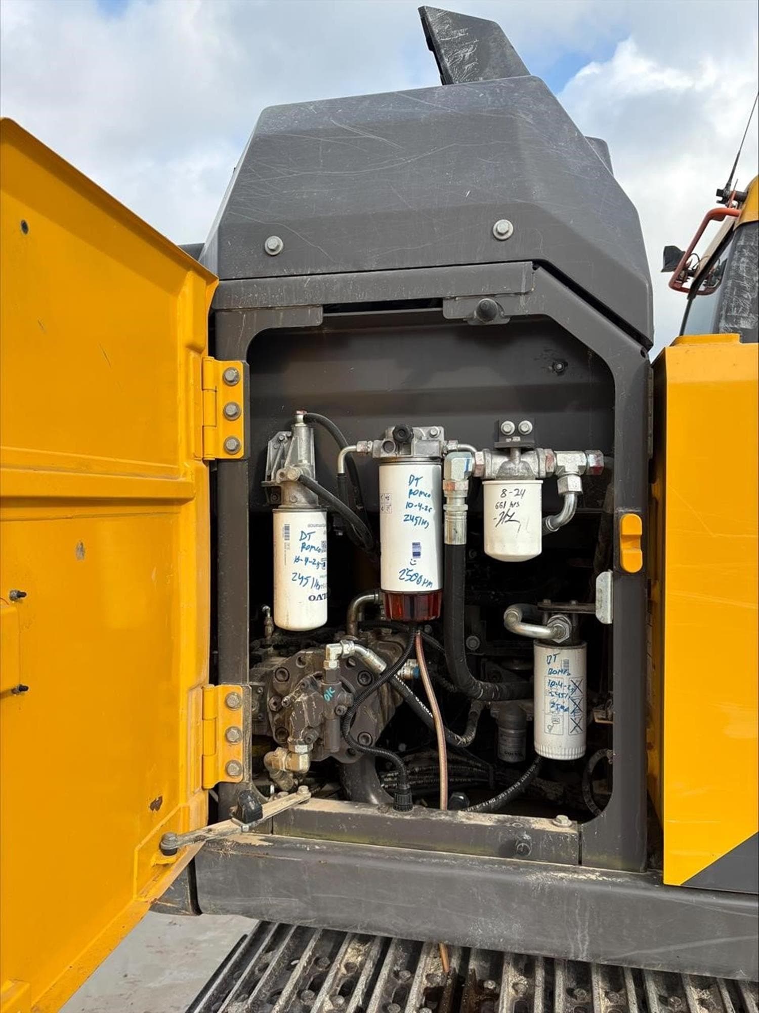 VOLVO EC140EL AyeGsSB.jpeg