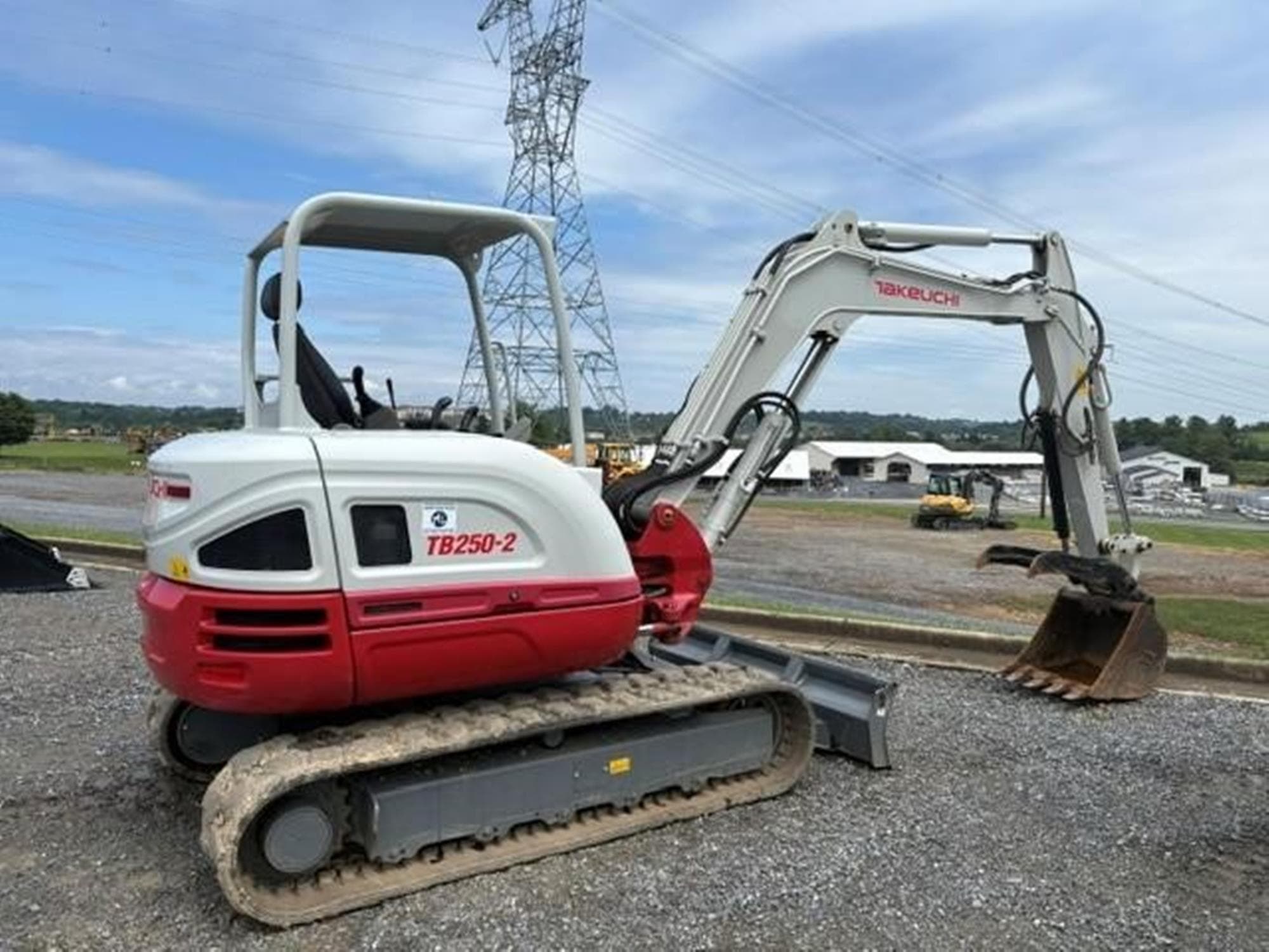 TAKEUCHI TB250-2 9jW7L5h.jpeg
