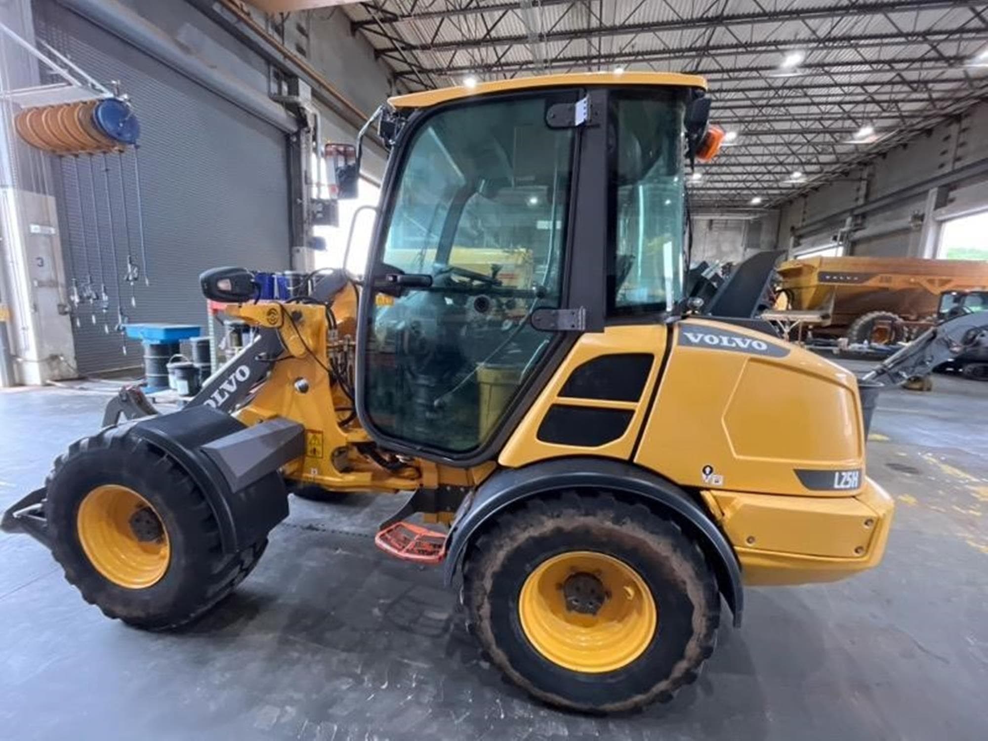 VOLVO L25H o%2bdjM.jpeg