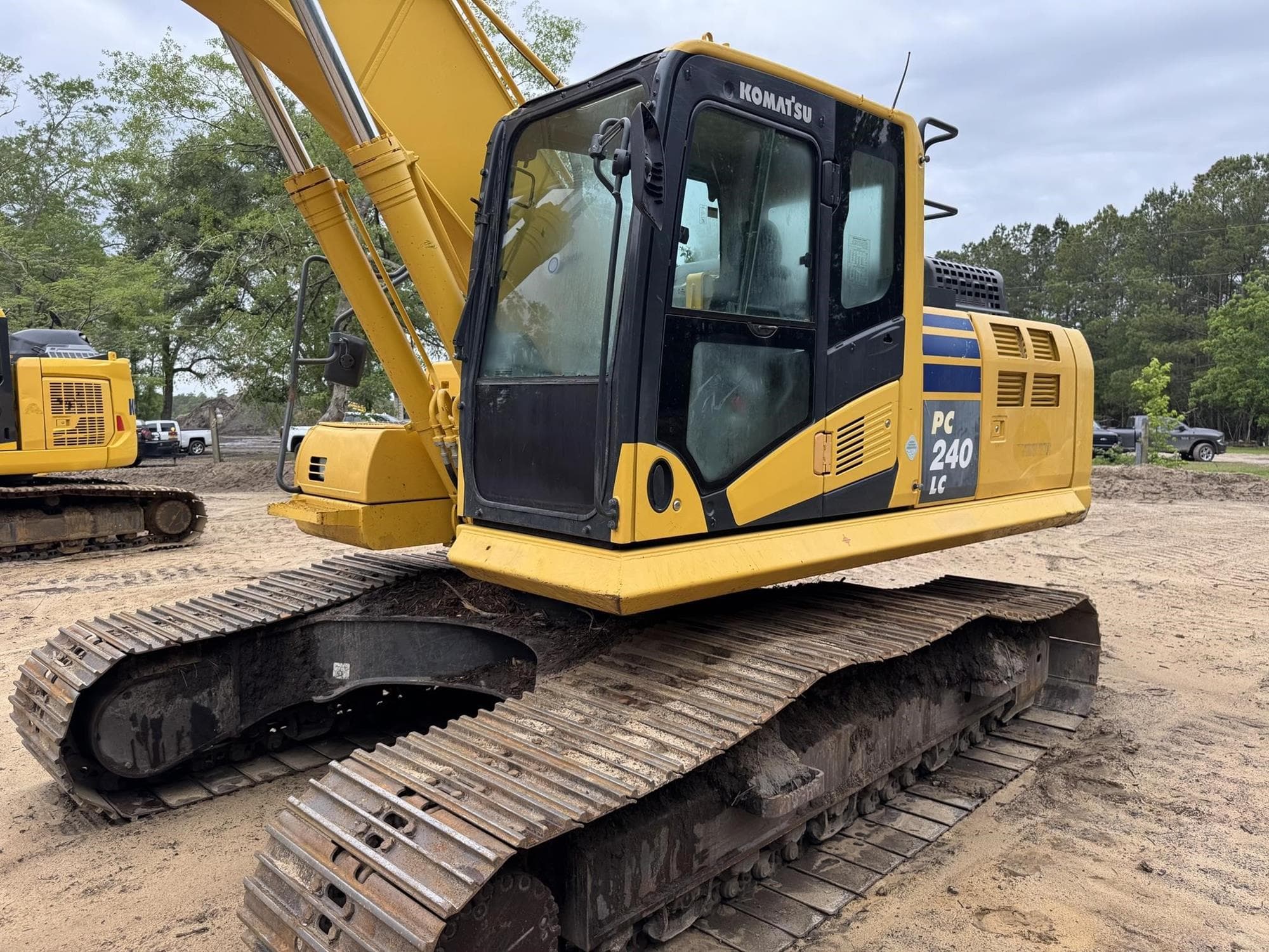KOMATSU PC240 LC-11 GXwfTv8.jpeg