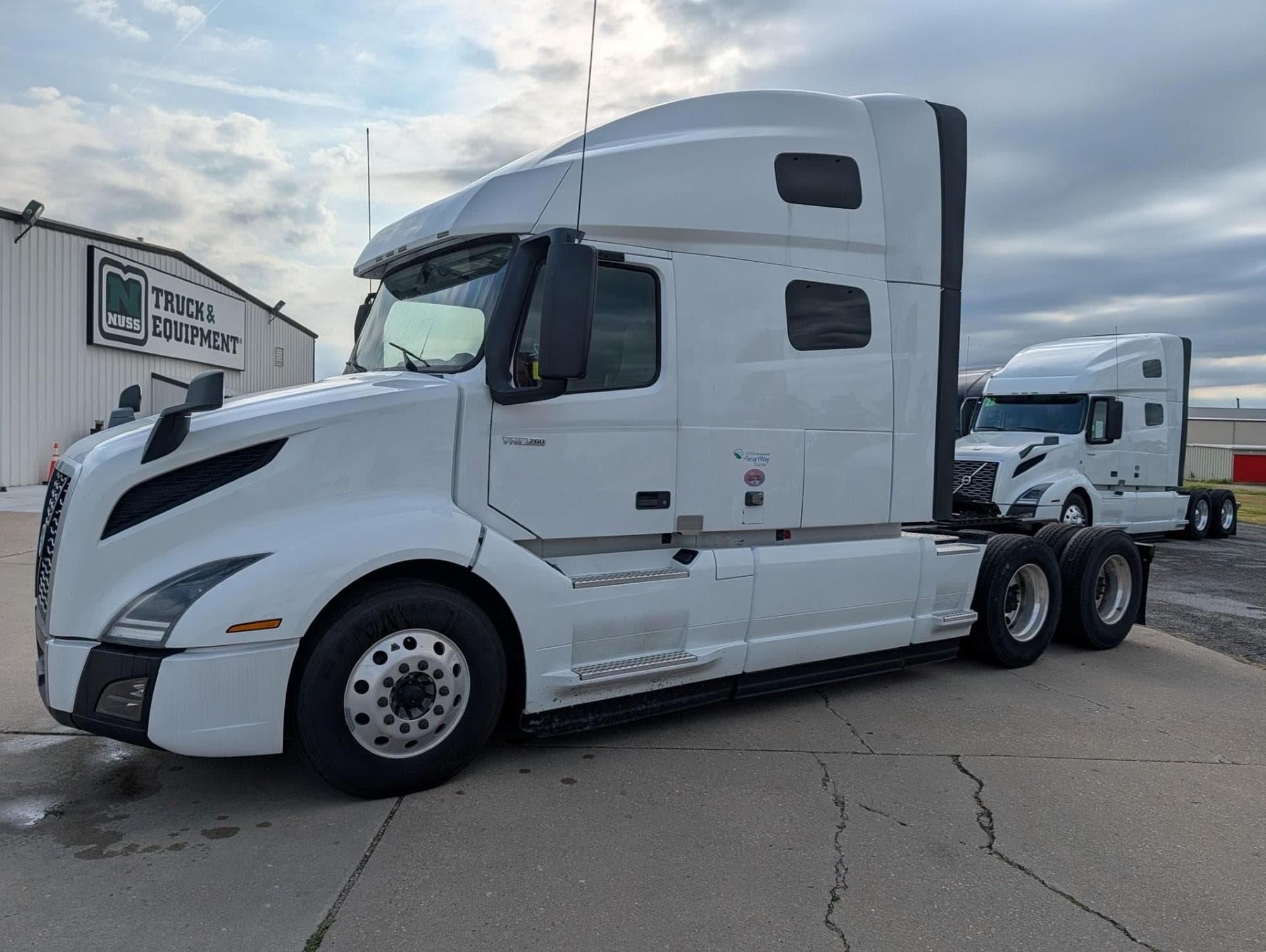 VOLVO VNL64T760 5CXBRFH.jpeg