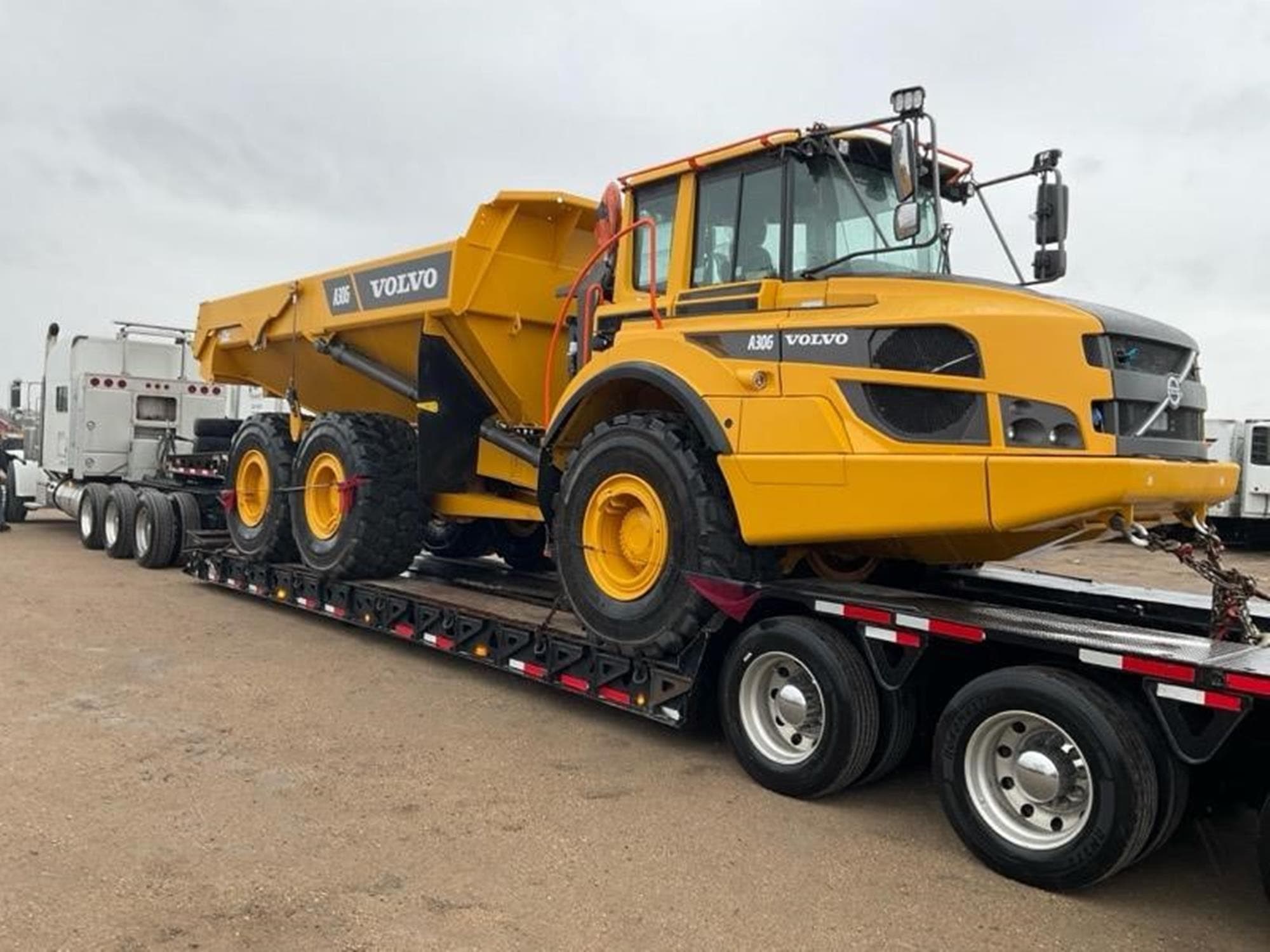 VOLVO A30G JVU9BqR.jpeg