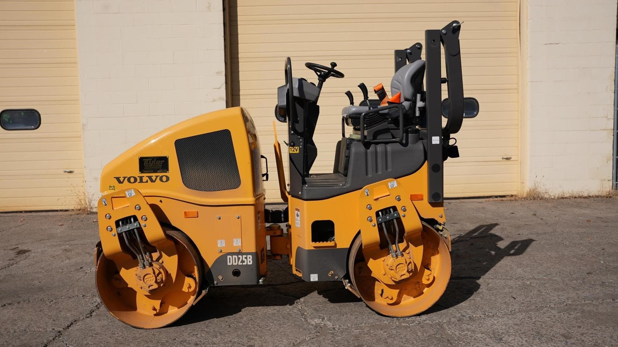 VOLVO DD25B uhoqxTL.jpeg