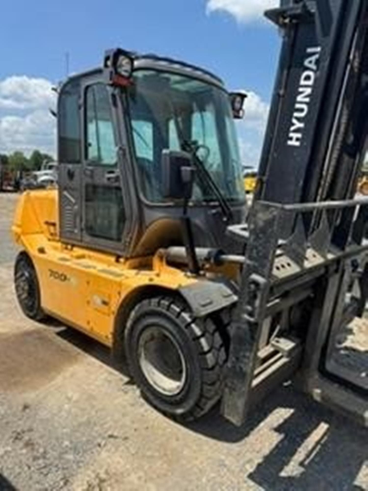 HYUNDAI 70D-9 S0%2b9O.jpeg