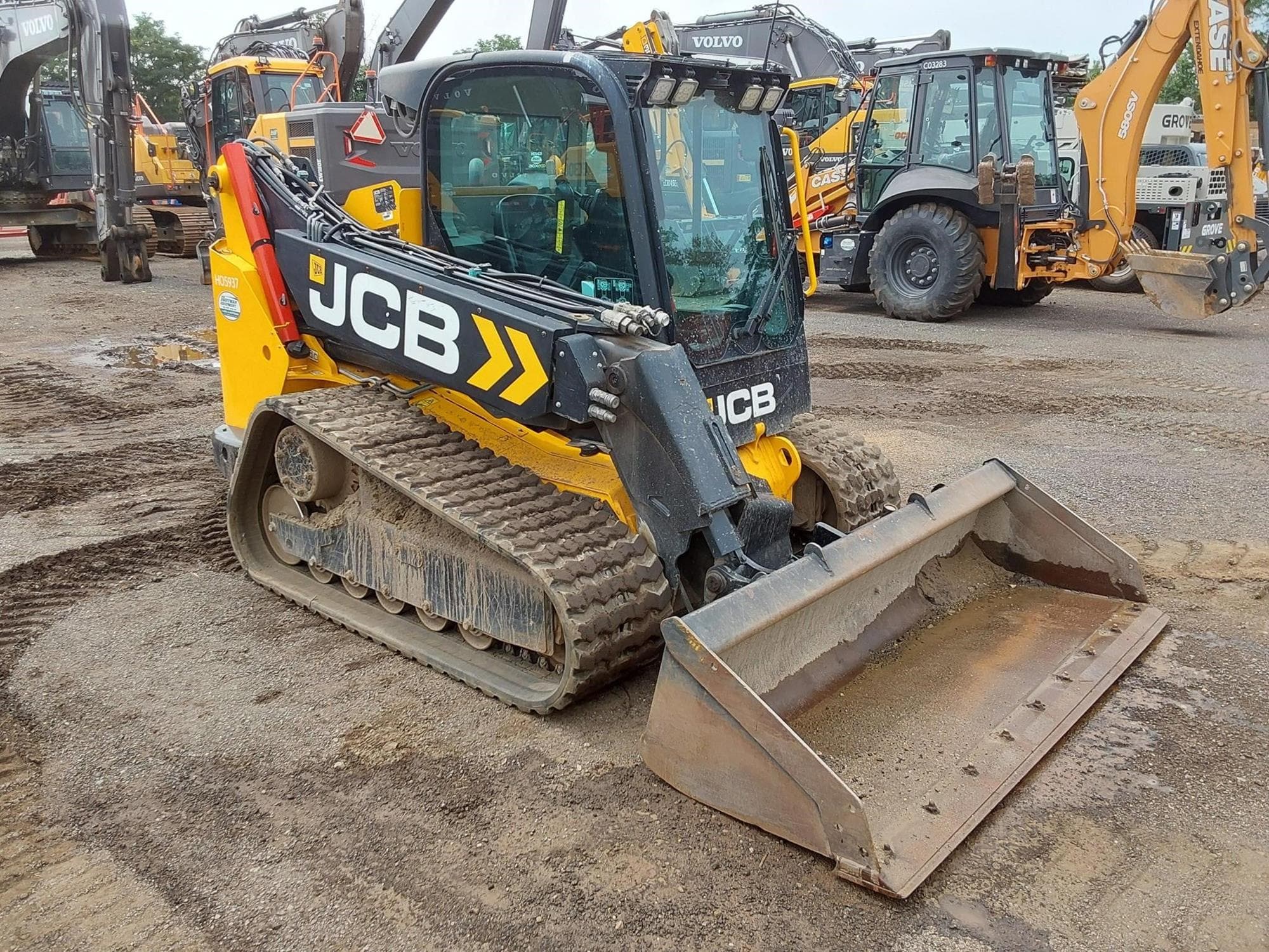 JCB 3TS-8T AadjkWh.jpeg