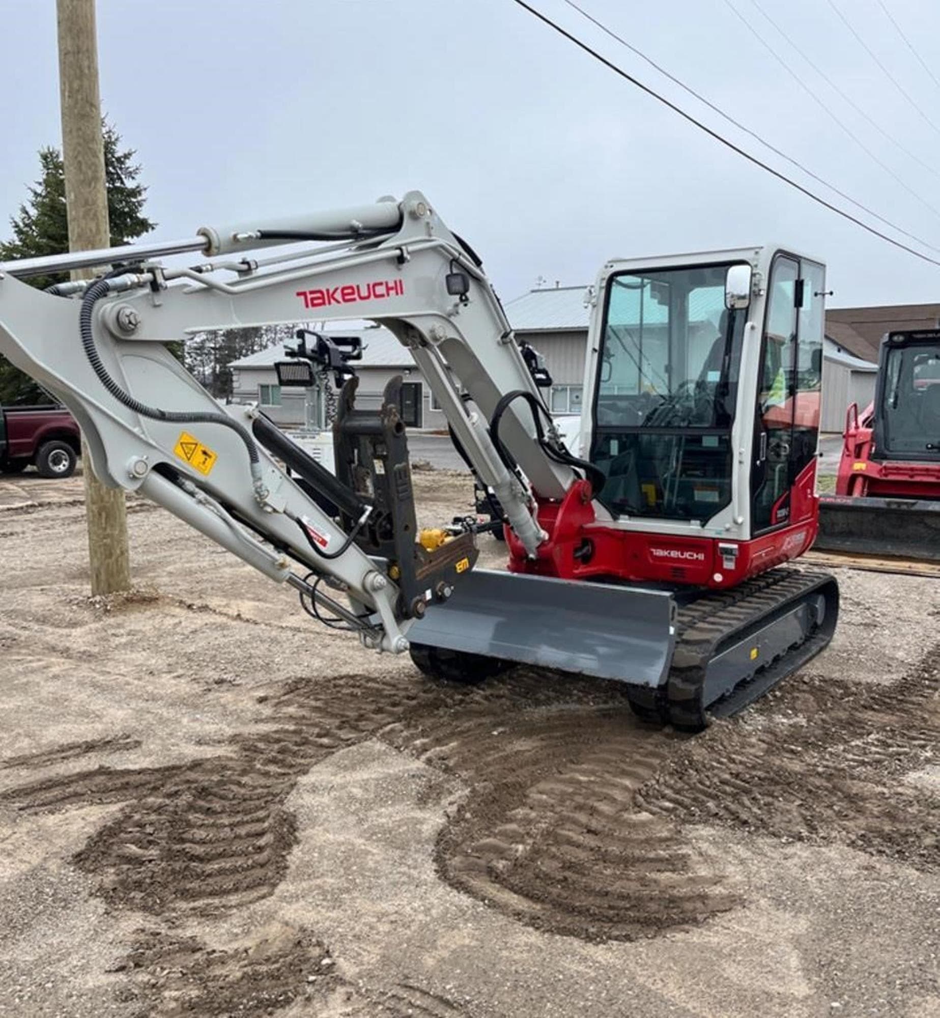 TAKEUCHI TB250-2 qdhLbwv.jpeg
