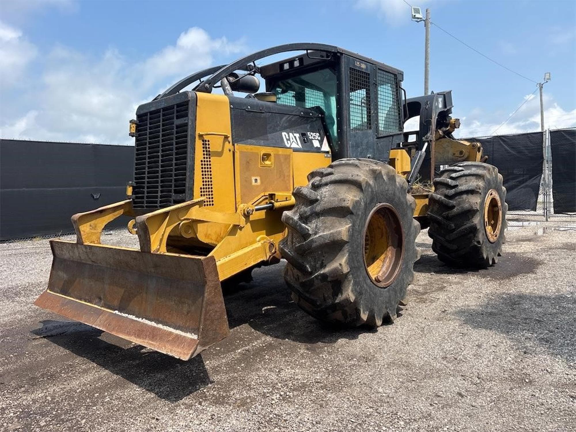 CATERPILLAR 525C rQiDUEb.jpeg