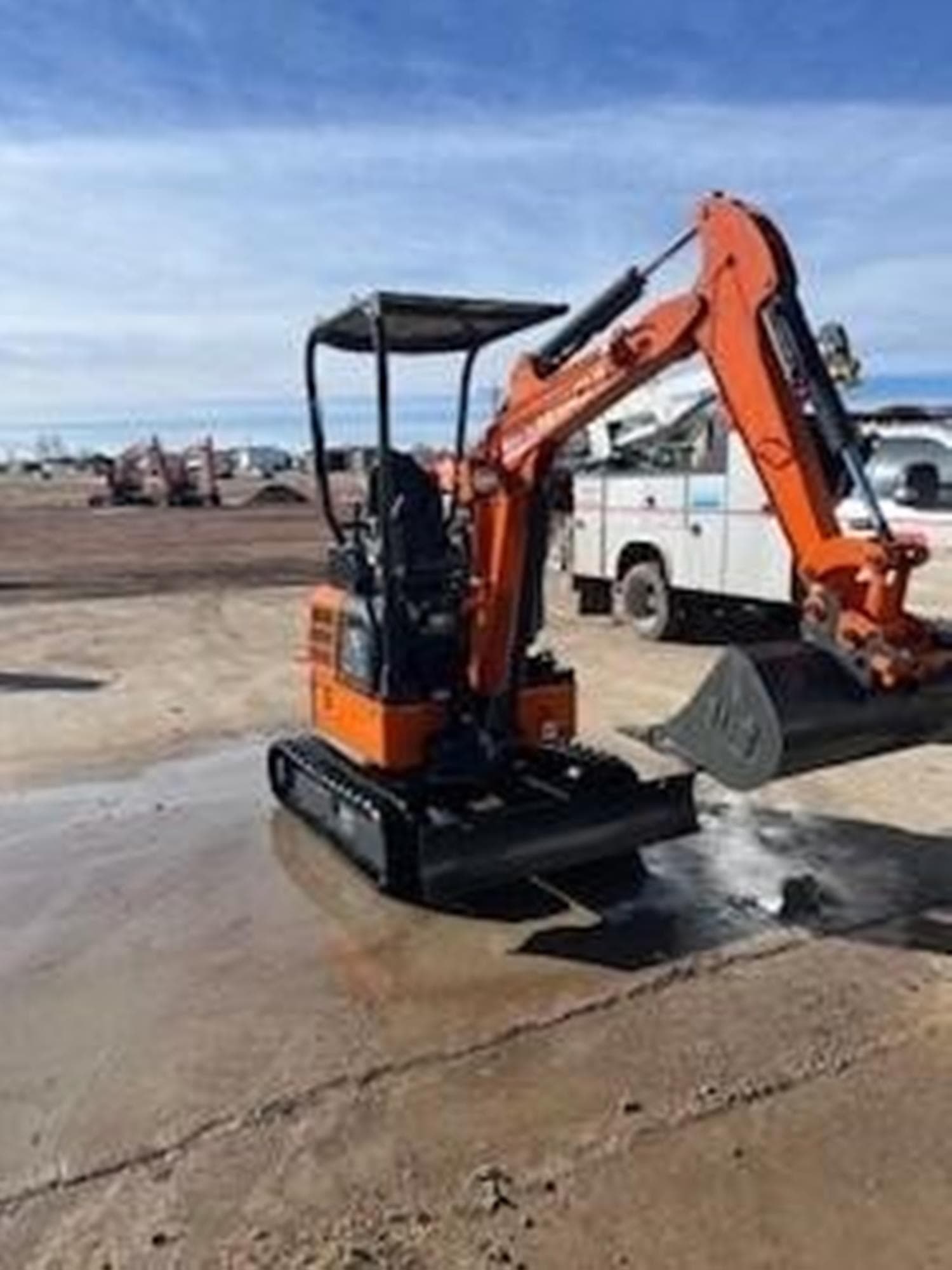 HITACHI ZX17U-5N fS0CCR6.jpeg