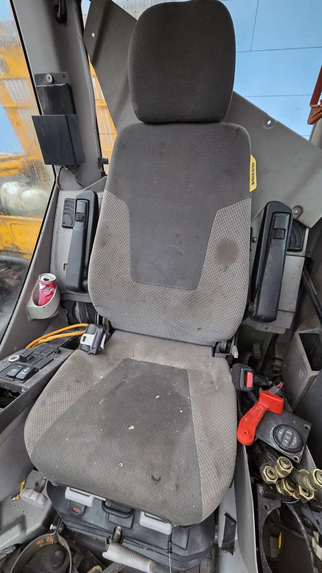 Volvo_operatorSeat_14556915_Balavto_1.jpeg