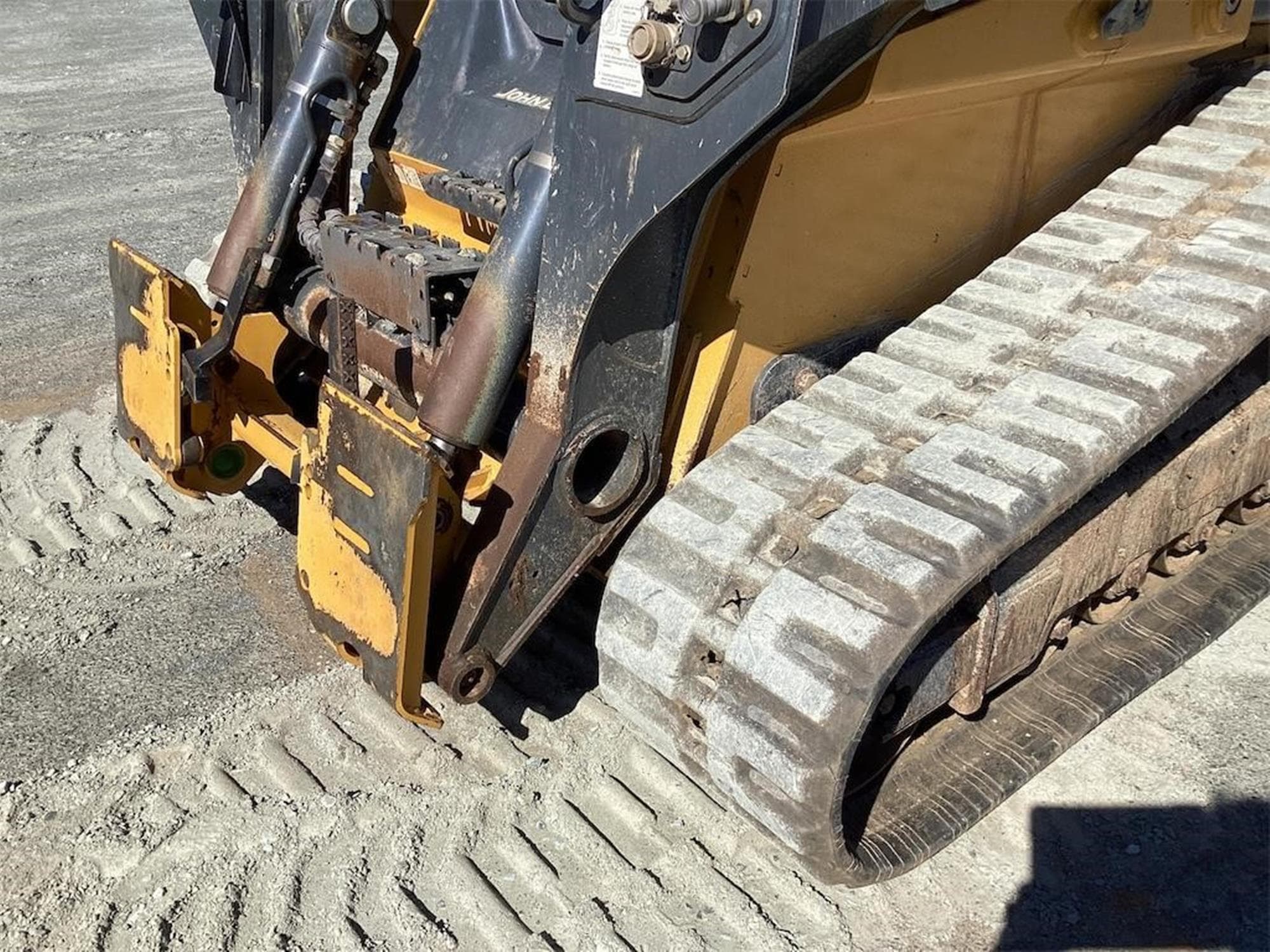 DEERE 331G mA%2f5e.jpeg
