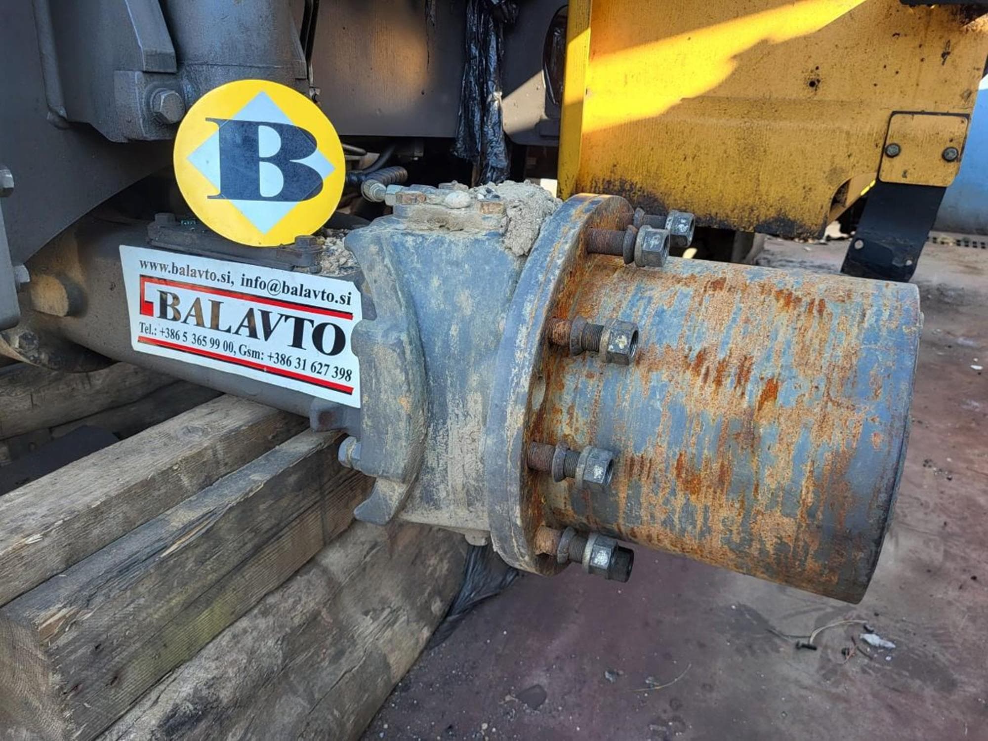 Volvo_front_axle_14624164_Balavto_03.jpg