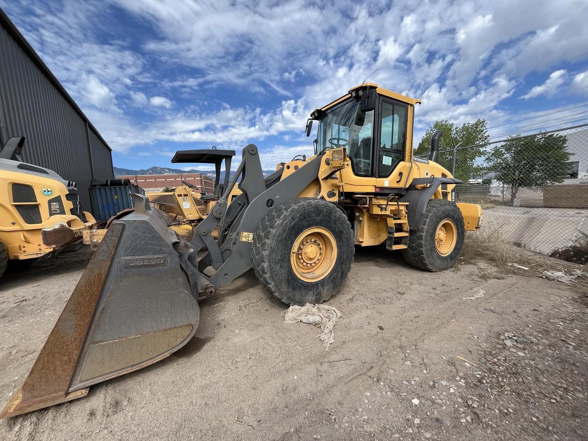 VOLVO L90G ZbrpLNh.jpeg