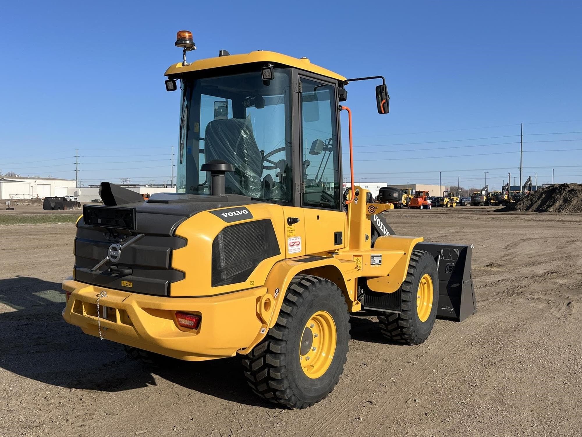 VOLVO L30 IJtvNZa.jpeg