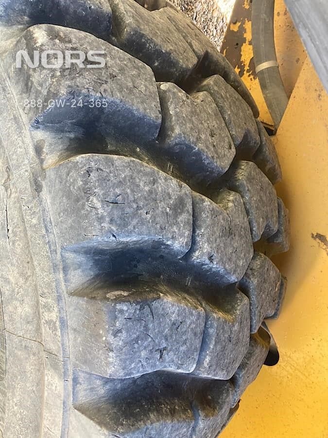 CATERPILLAR 725 UrbwVp3.jpeg