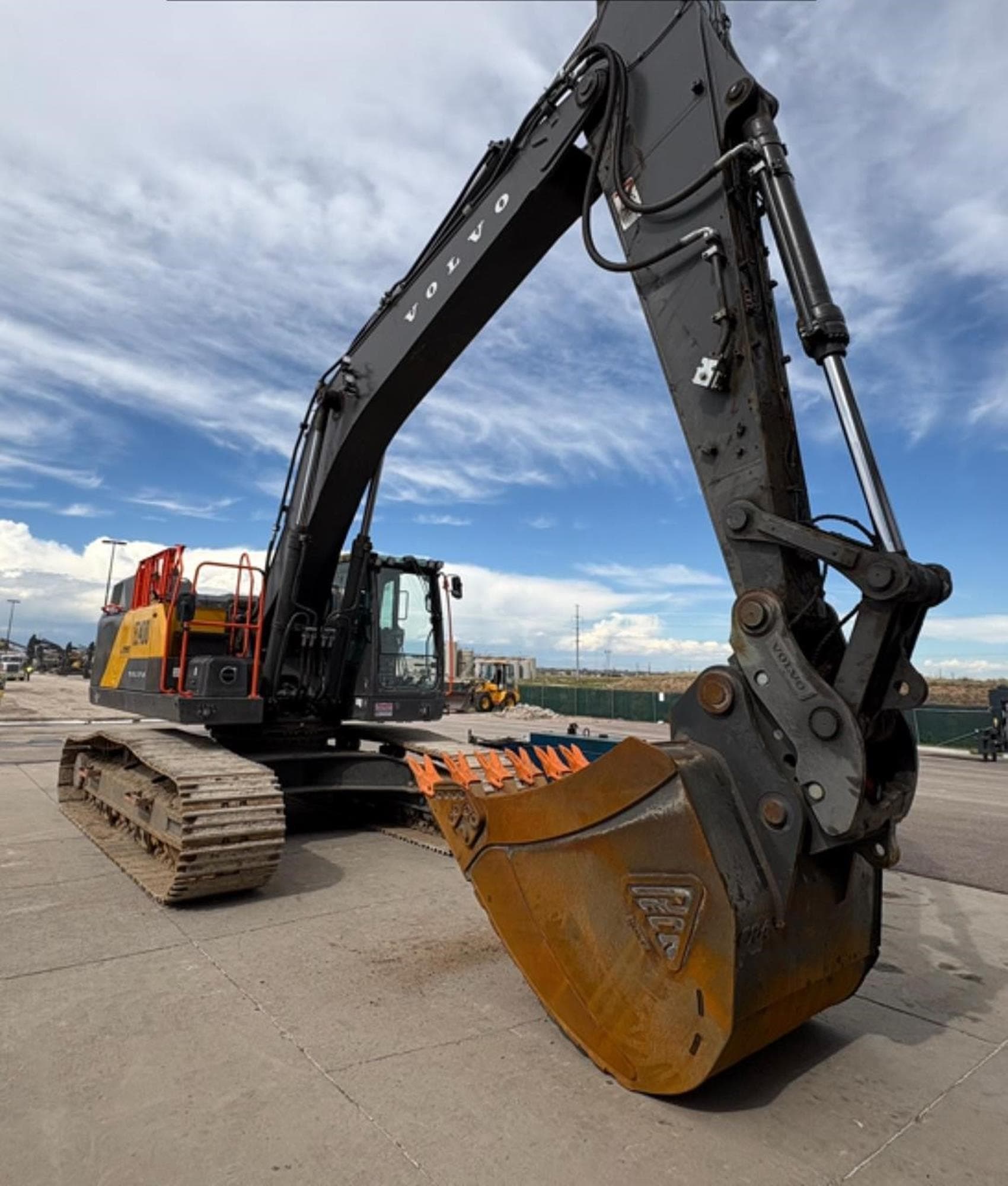 VOLVO EC400FL5 MbfgTZX.jpeg