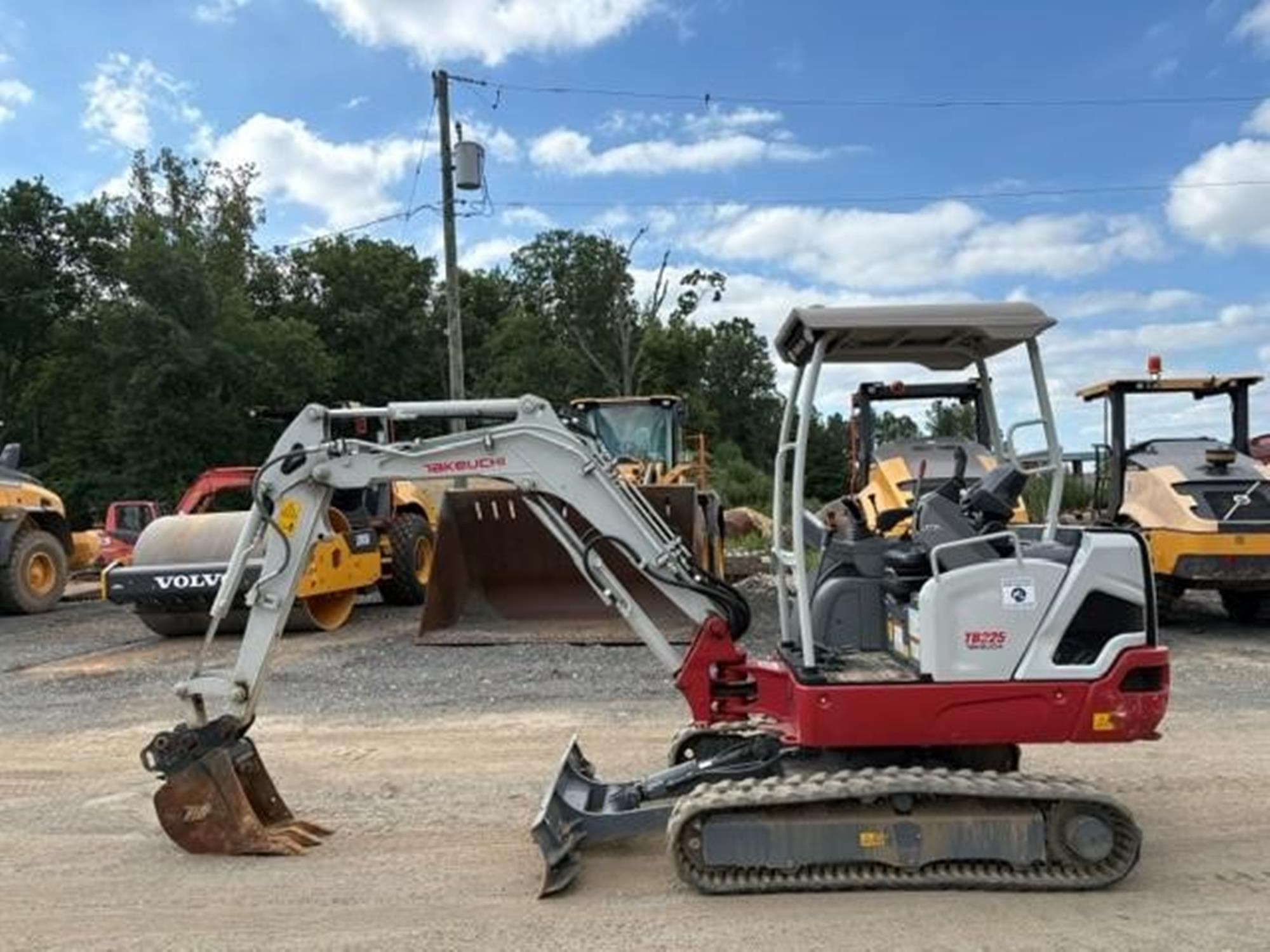 TAKEUCHI TB225 v4eAKzH.jpeg