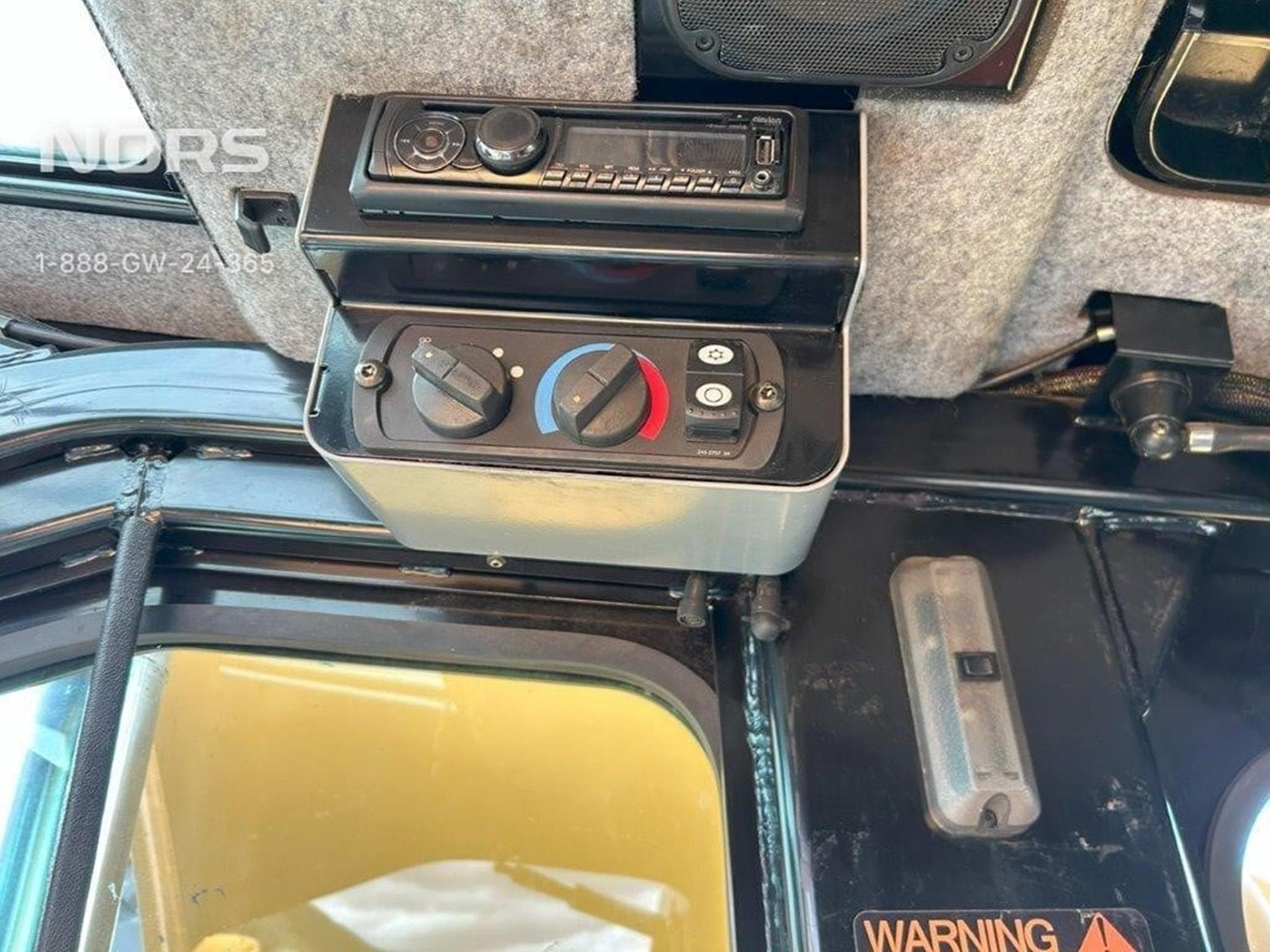 CATERPILLAR 320D FM bevR82B.jpeg