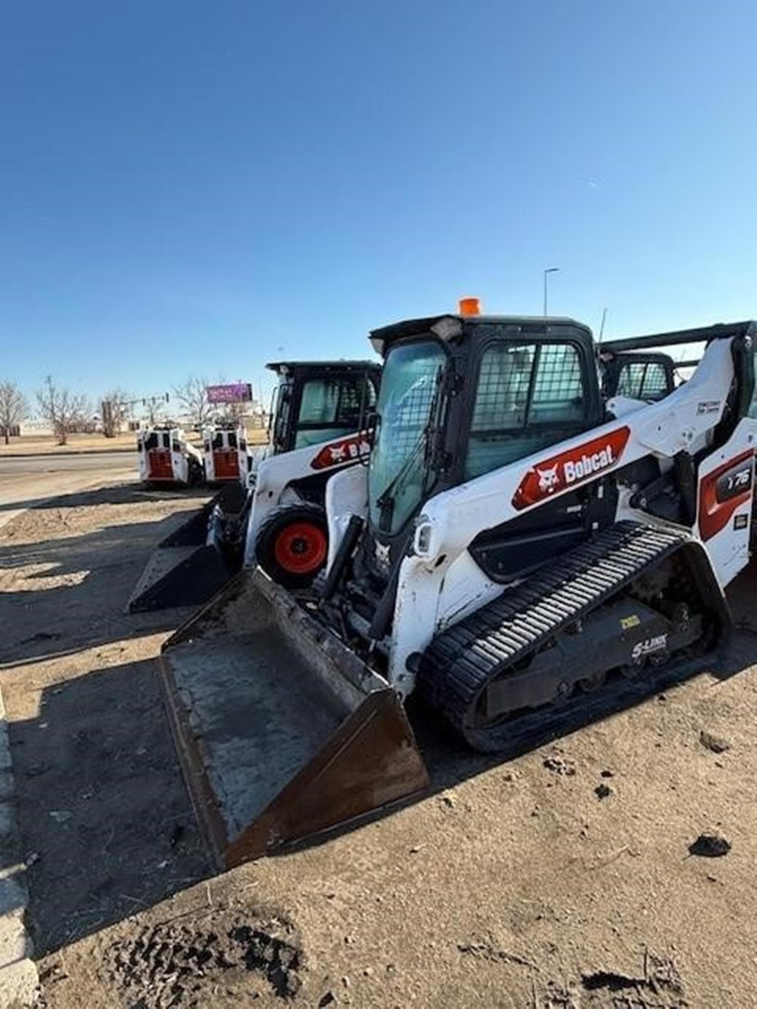 BOBCAT T76 NSbxA47.jpeg