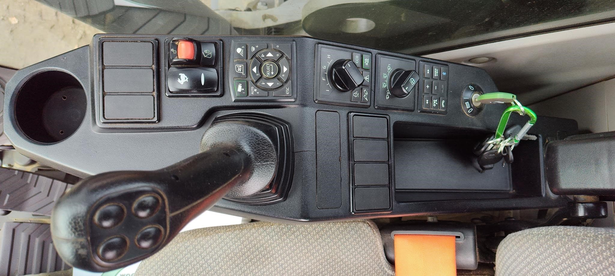 VOLVO EC300EL 2bGAvyH.jpeg