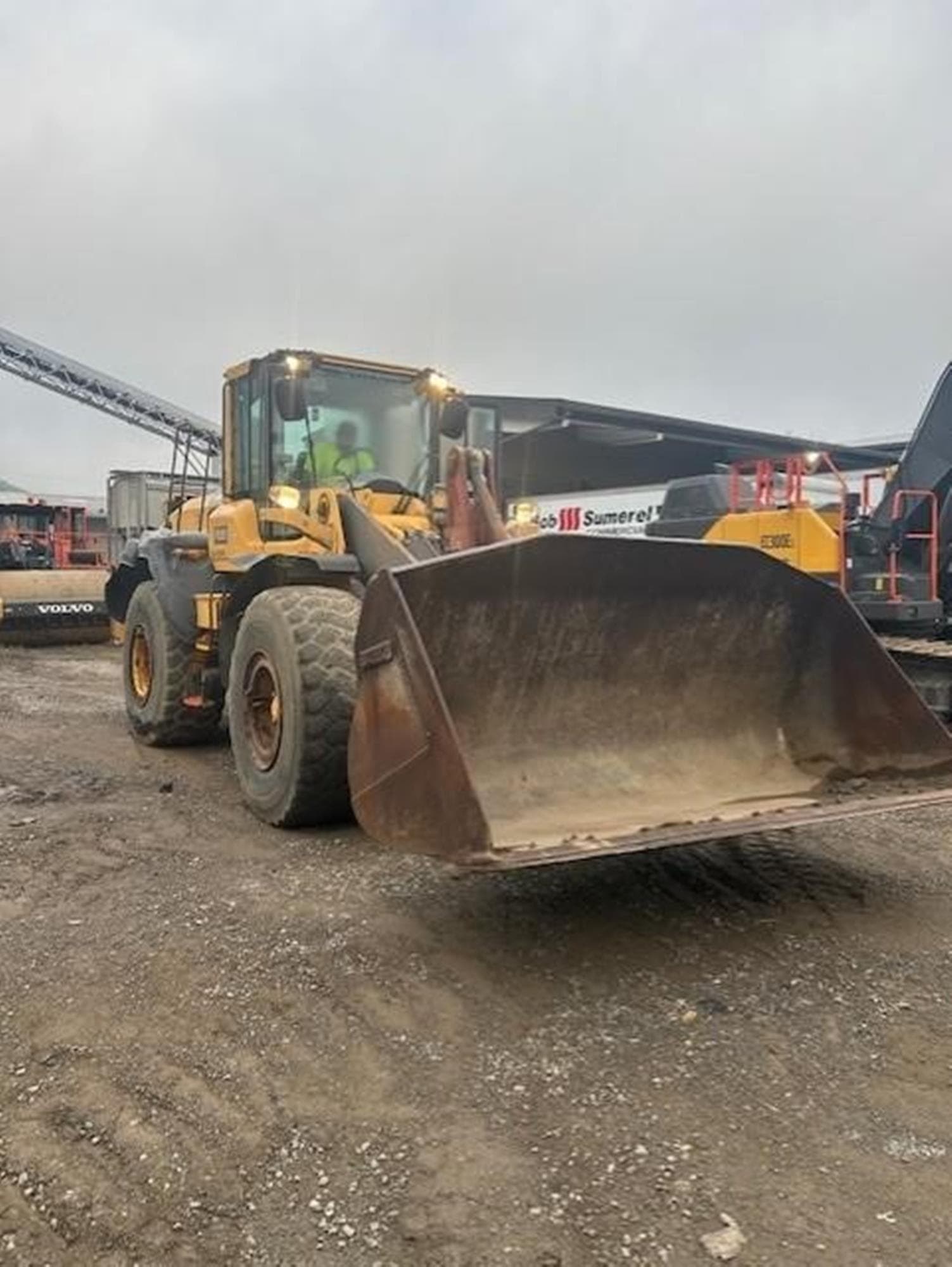 VOLVO L120H 7k%2foW.jpeg