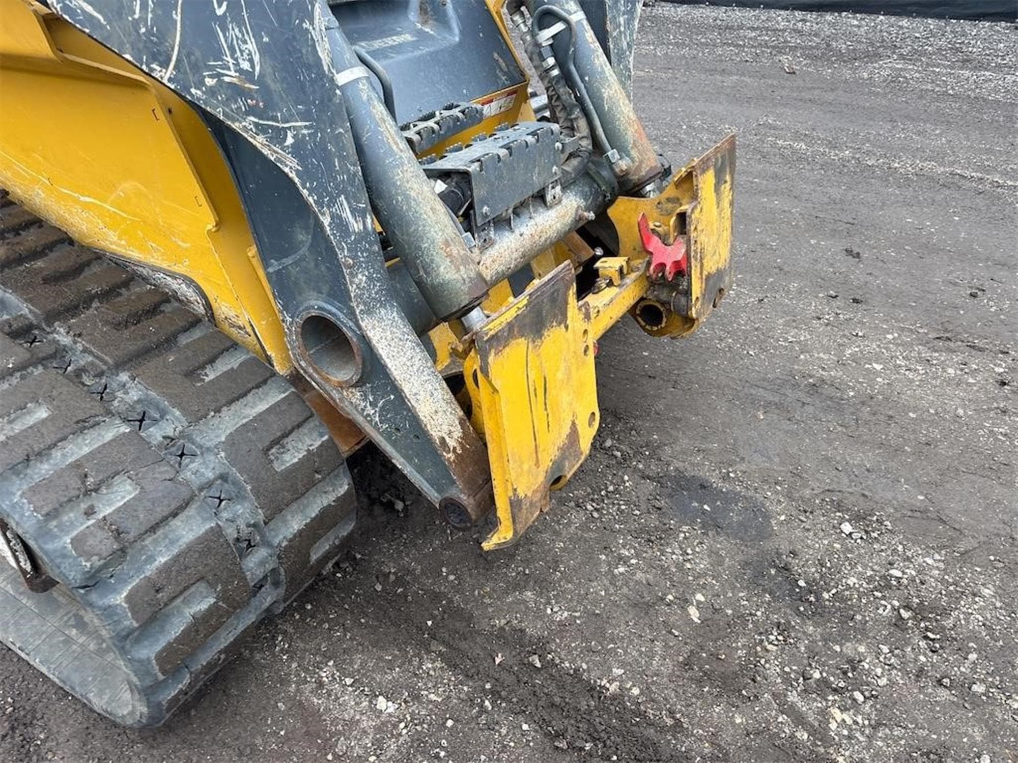DEERE 333G QjGBNys.jpeg