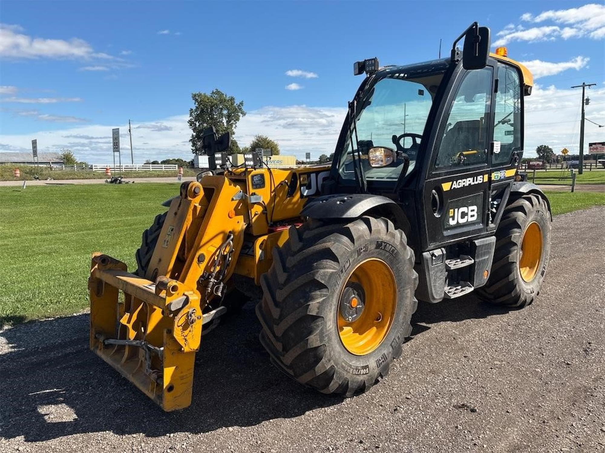 JCB 542-70 AGRI PLUS o7y2Q2q.jpeg