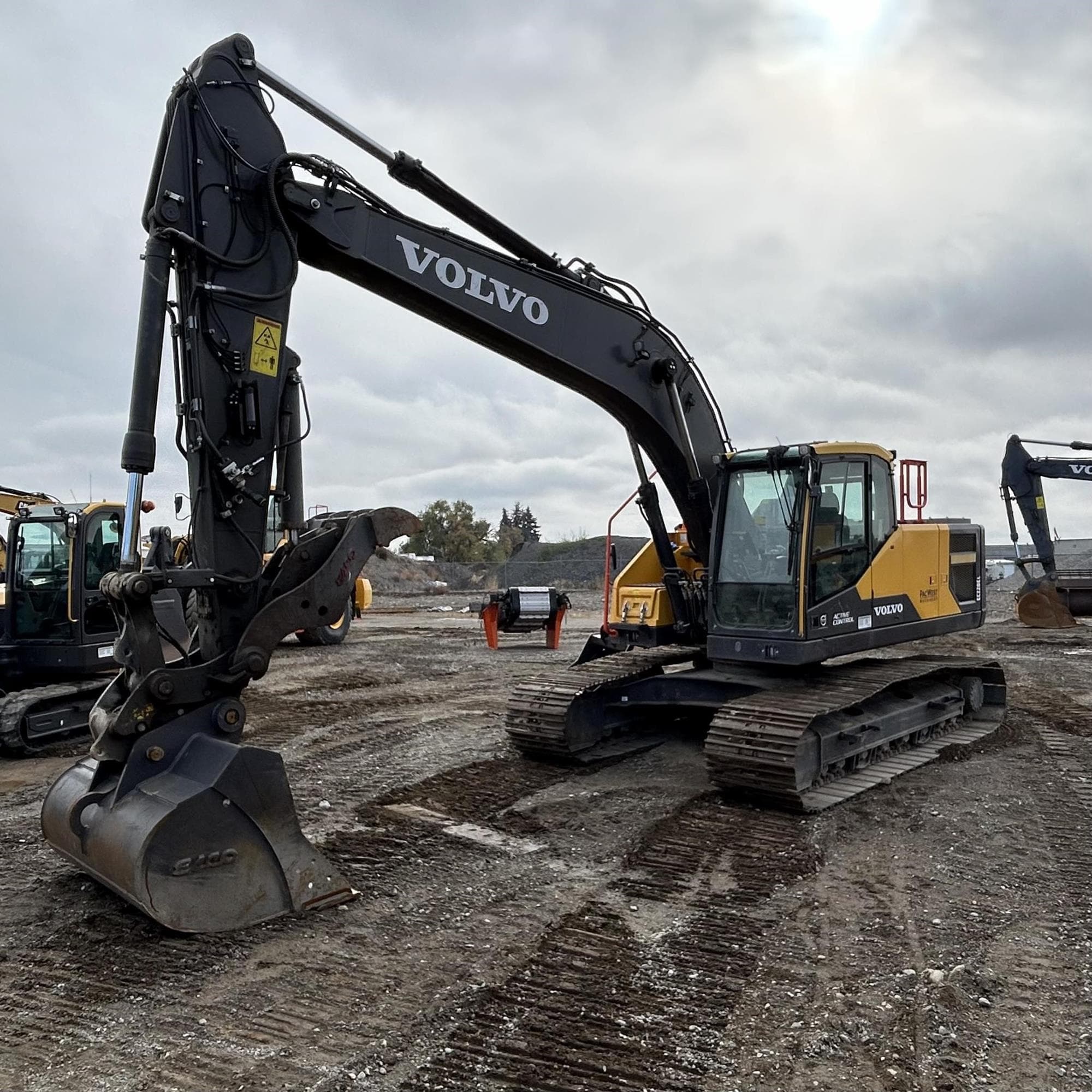 VOLVO EC220EL ry2G0Jl.jpeg