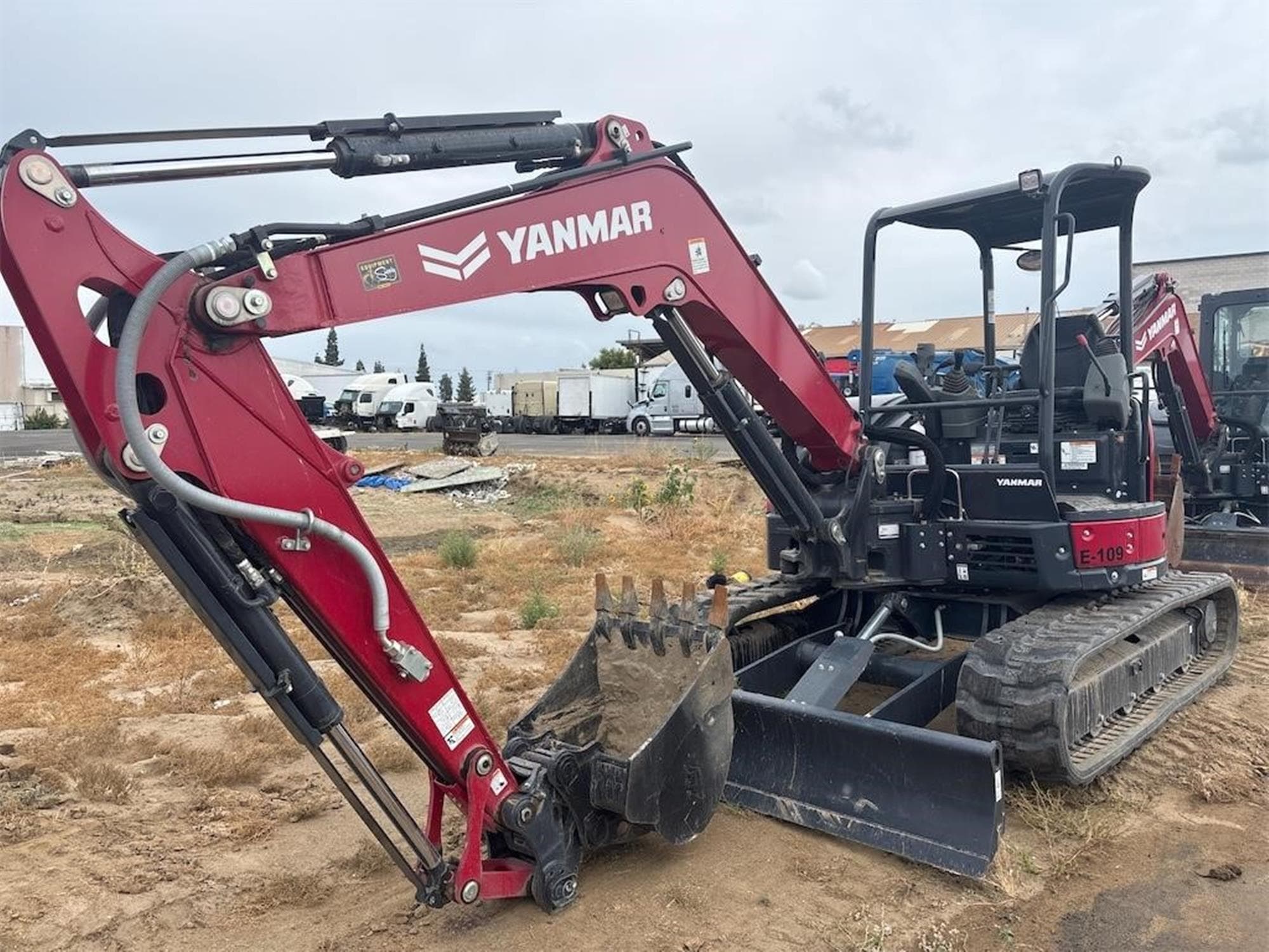 YANMAR VIO55 bNU1%2f.jpeg