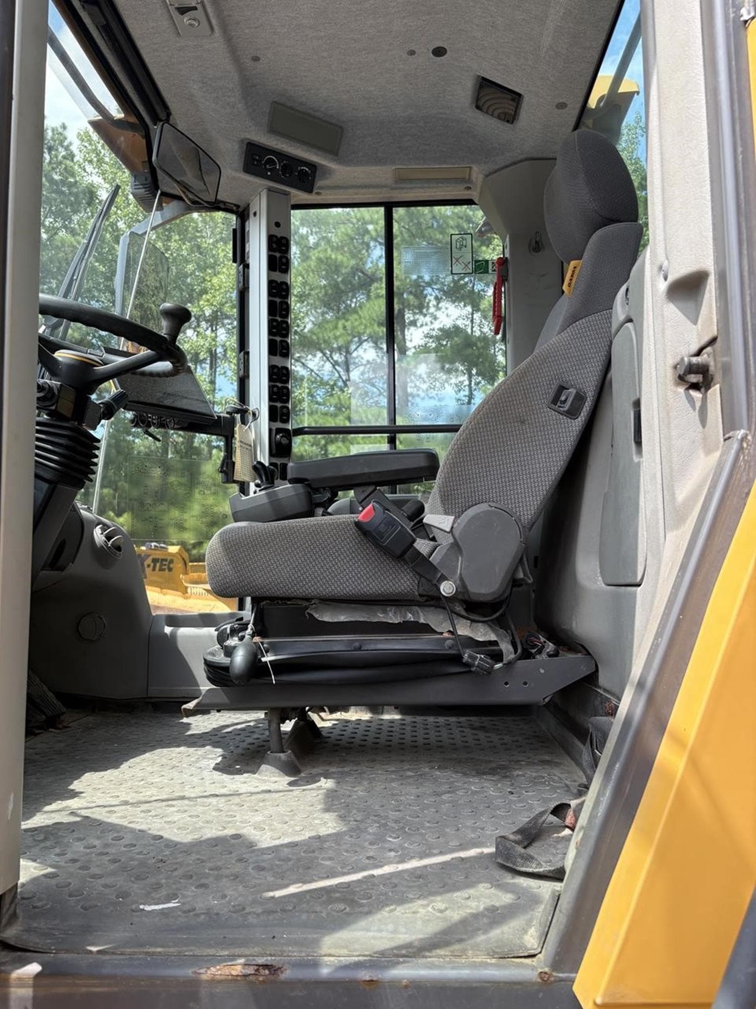 VOLVO L120H xEFja2U.jpeg