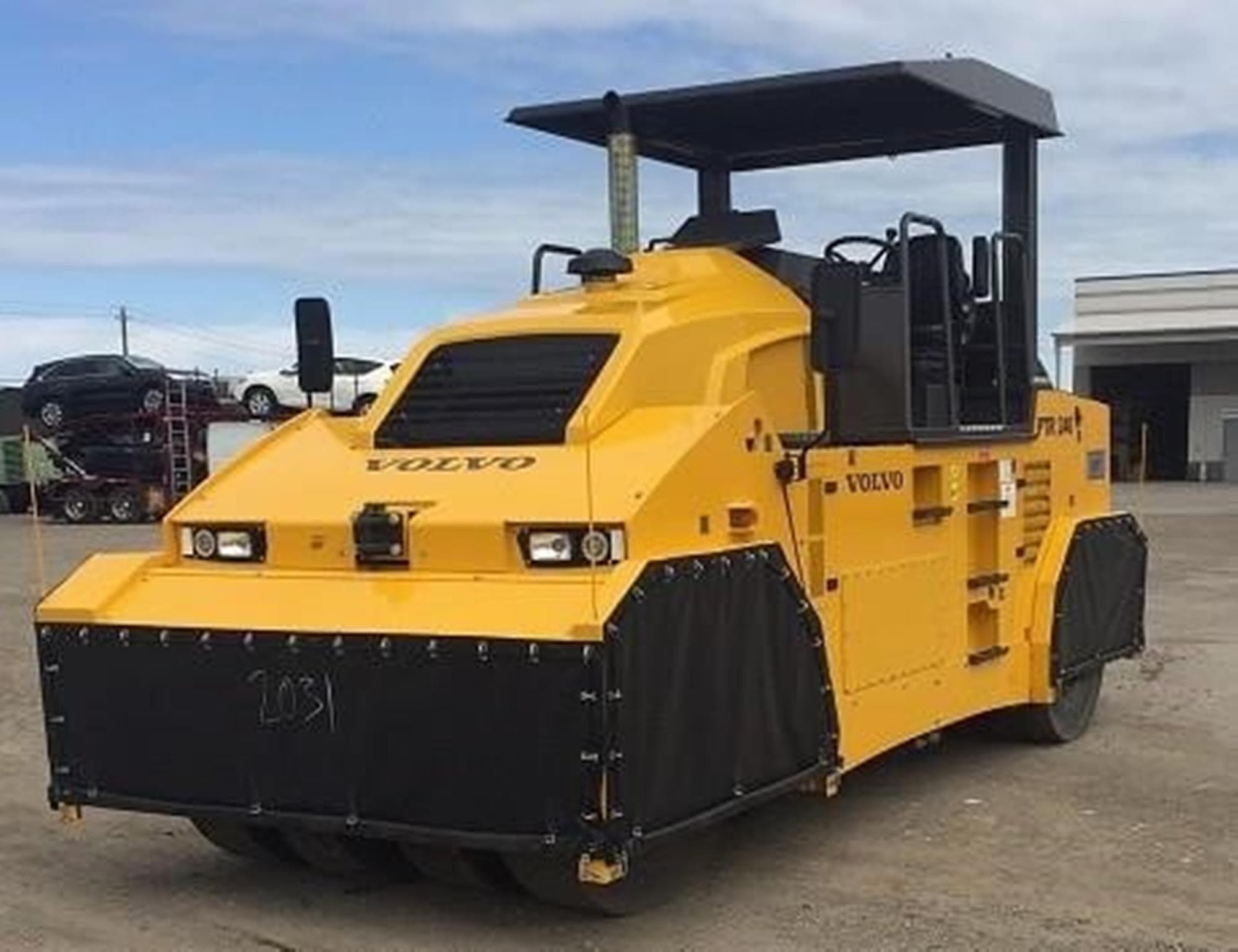 VOLVO PTR240 UCcojhh.jpeg