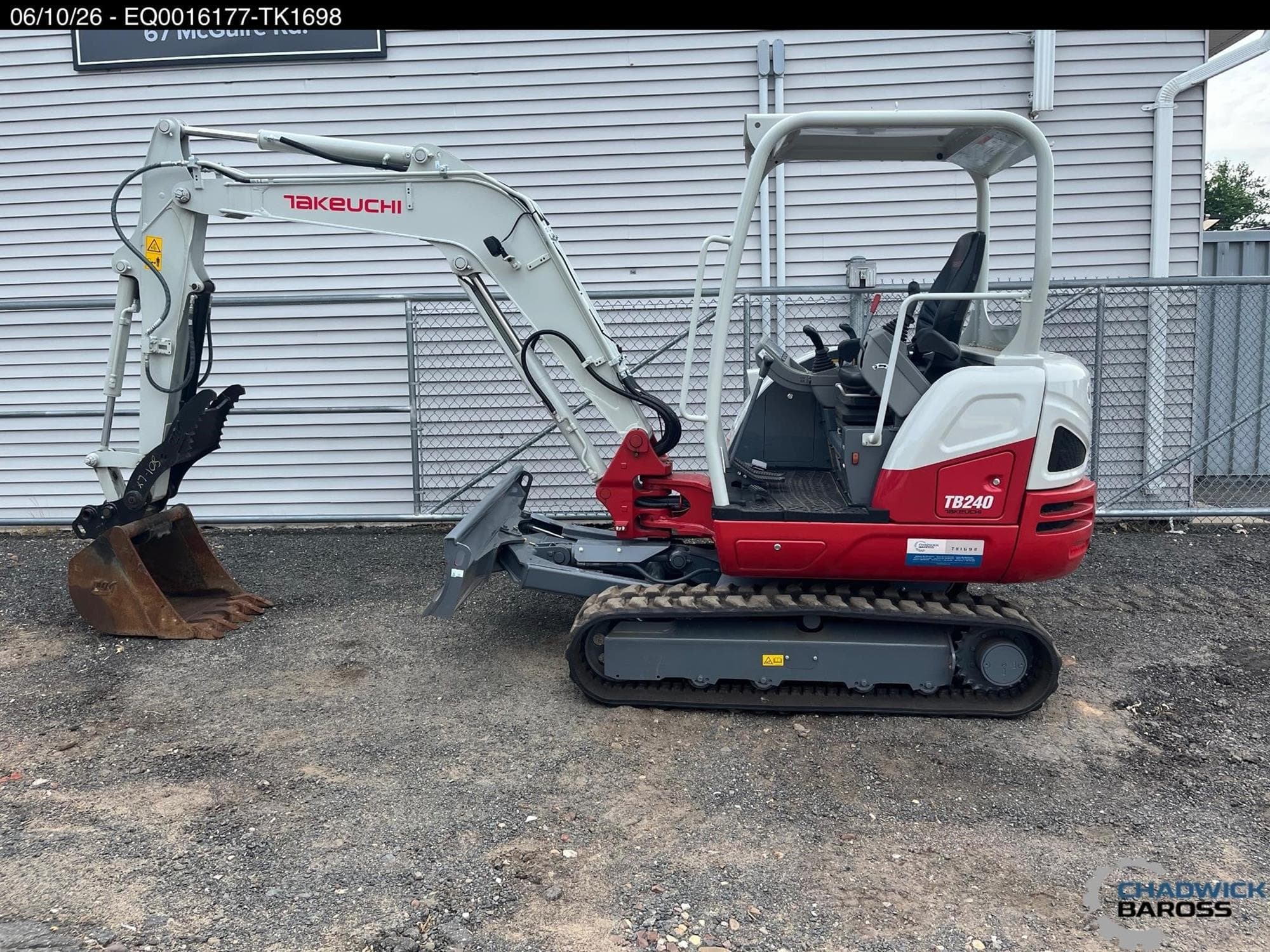 TAKEUCHI TB240 I8tac54.jpeg