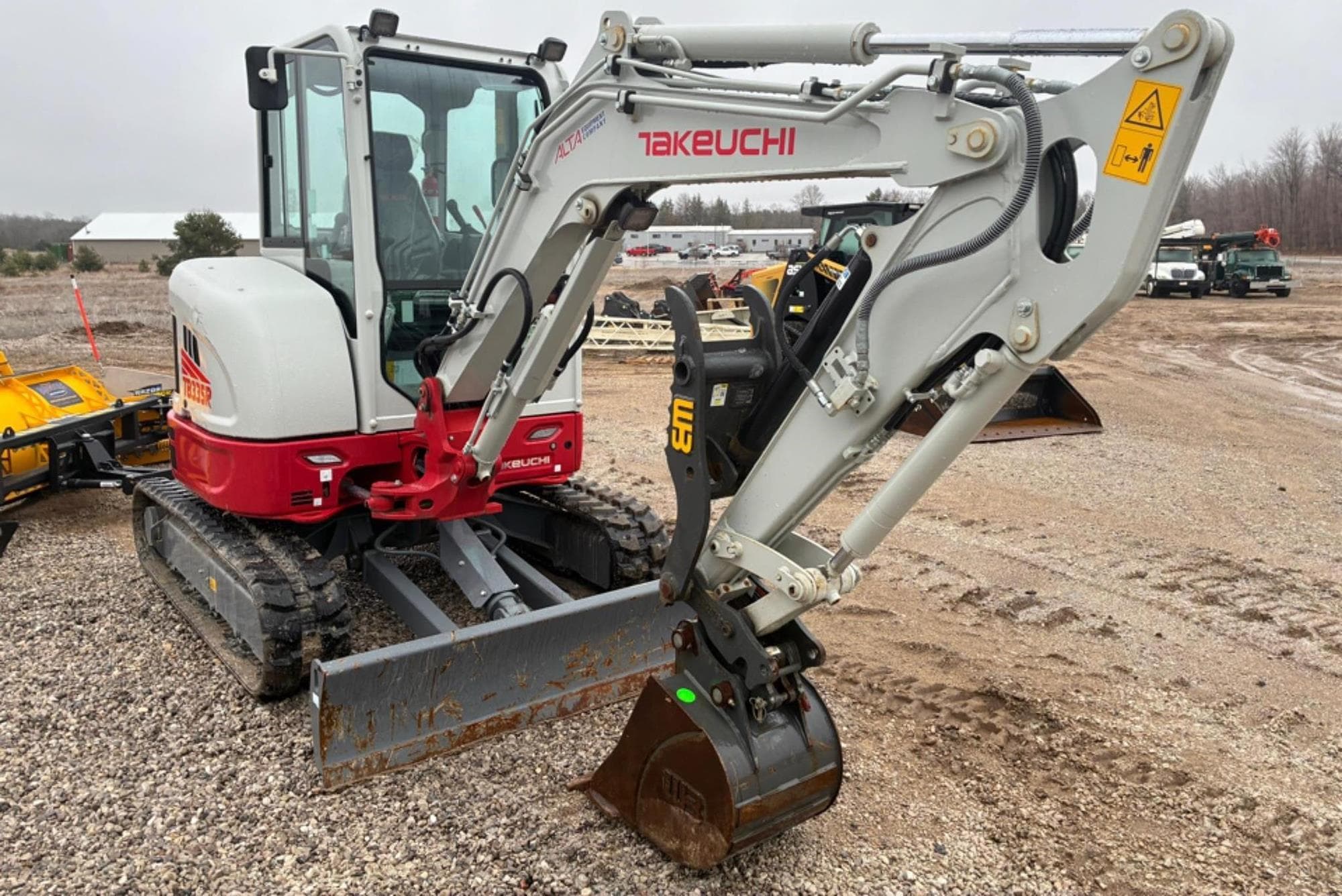 TAKEUCHI TB335R 2byxpDK.jpeg