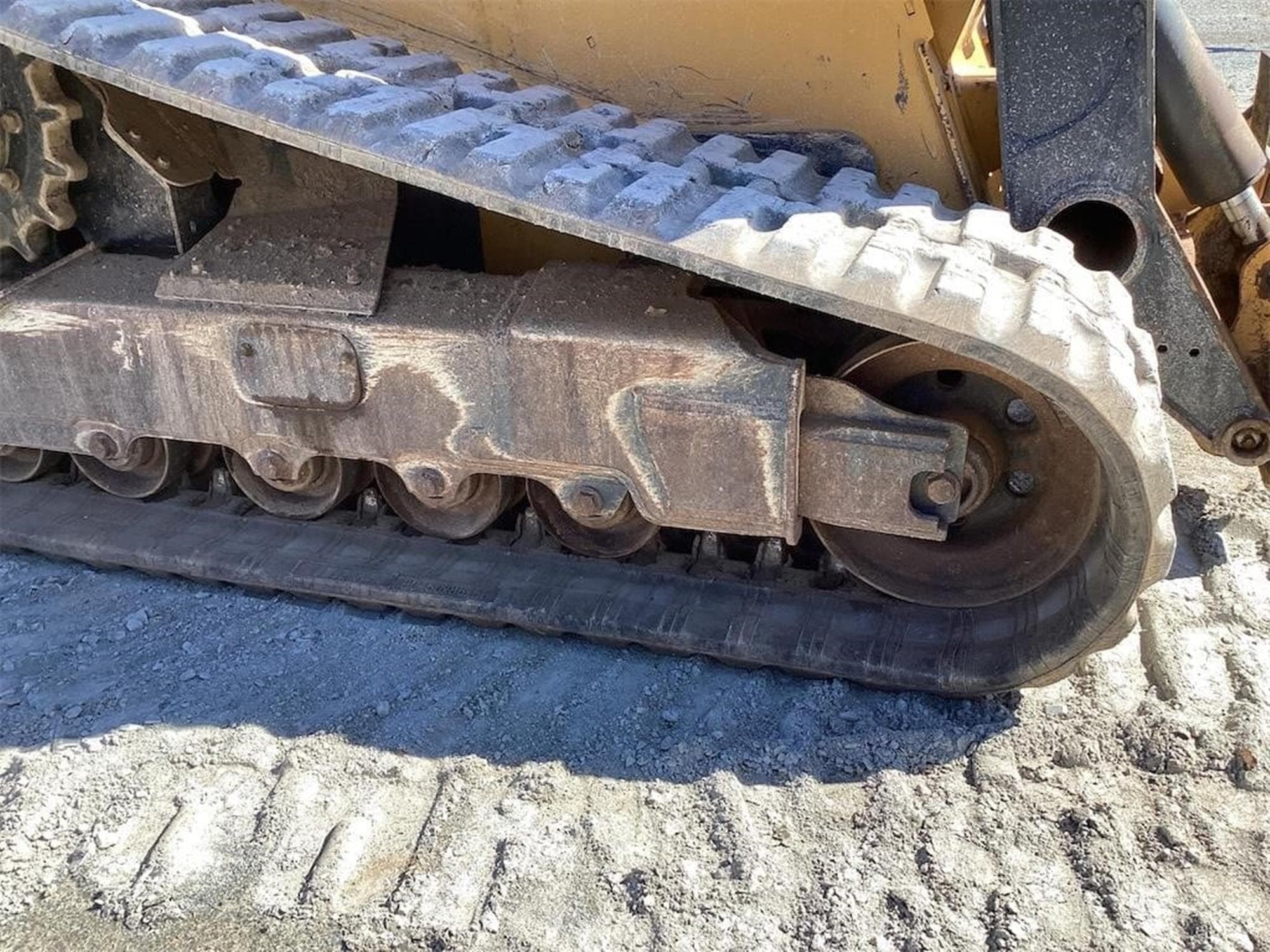 DEERE 331G eM90mfb.jpeg