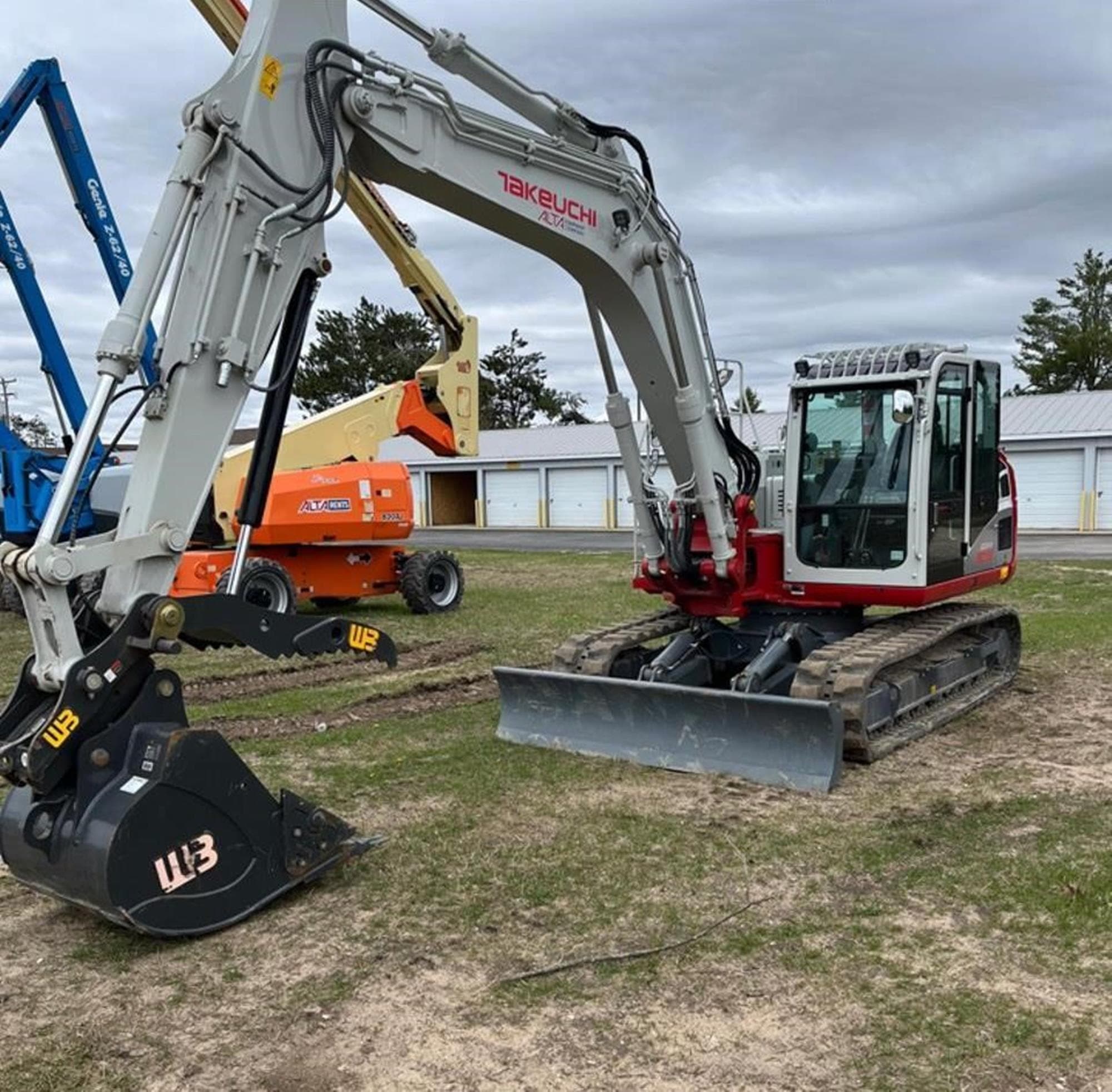 TAKEUCHI TB2150 2aUVCmo.jpeg
