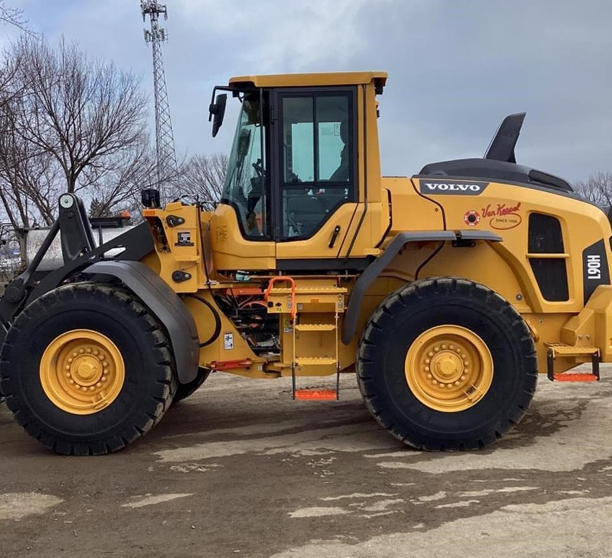 VOLVO L90H VHr7nYO.jpeg