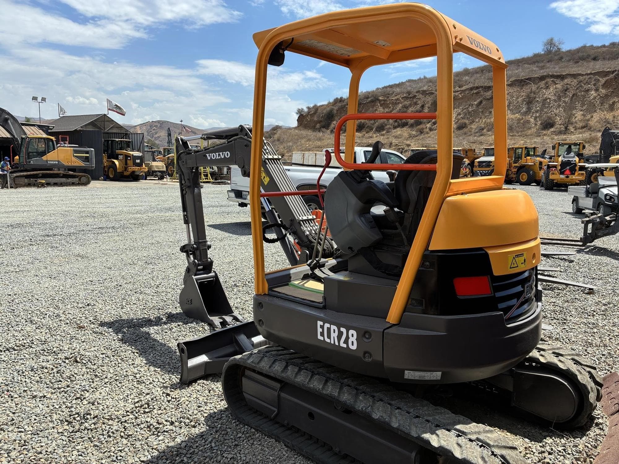 VOLVO ECR28 ufxoKyU.jpeg